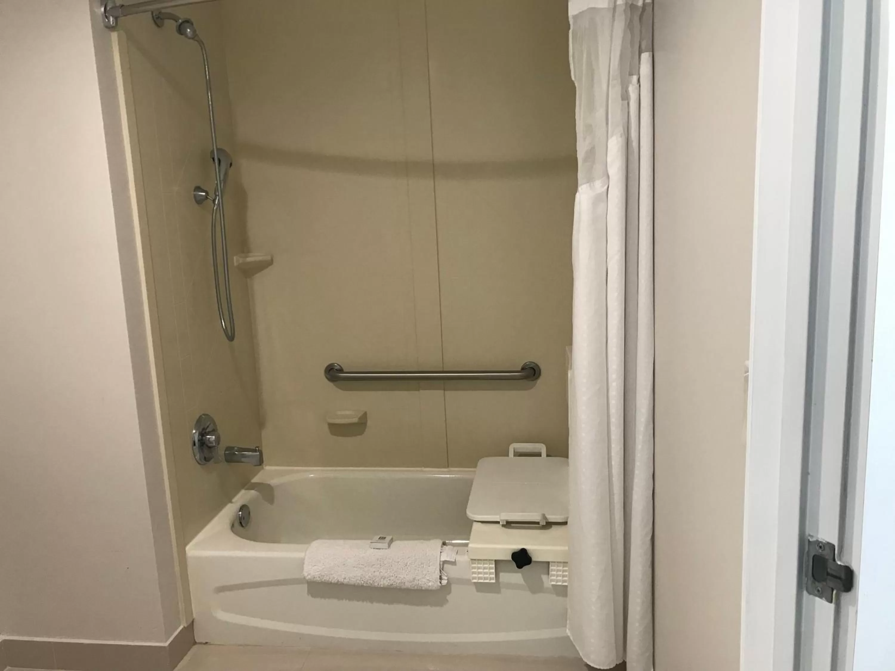 Shower in HoM, A Trademark Collection Hotel