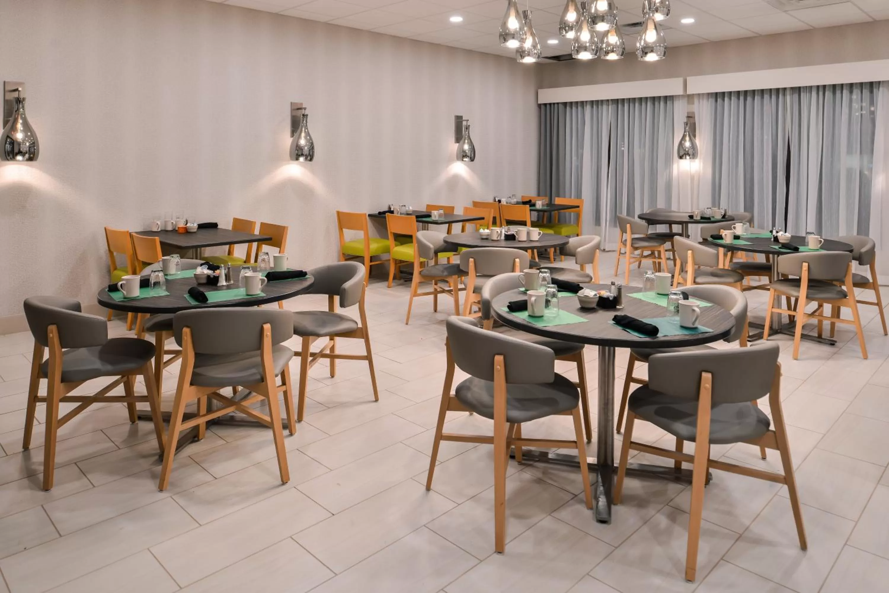 Restaurant/places to eat in Holiday Inn Auburn-Finger Lakes Region by IHG