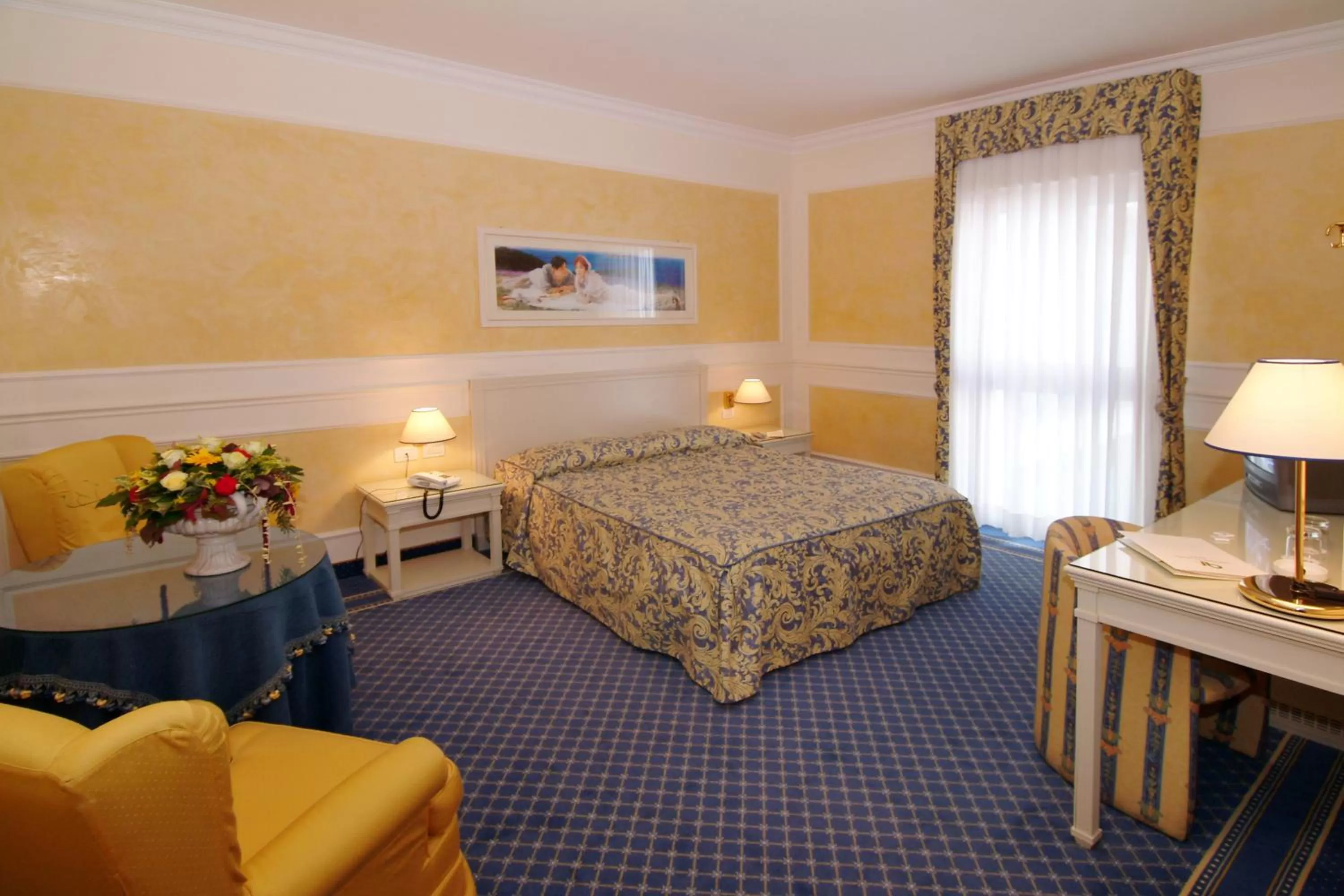 Photo of the whole room, Bed in Hotel Continental Brescia
