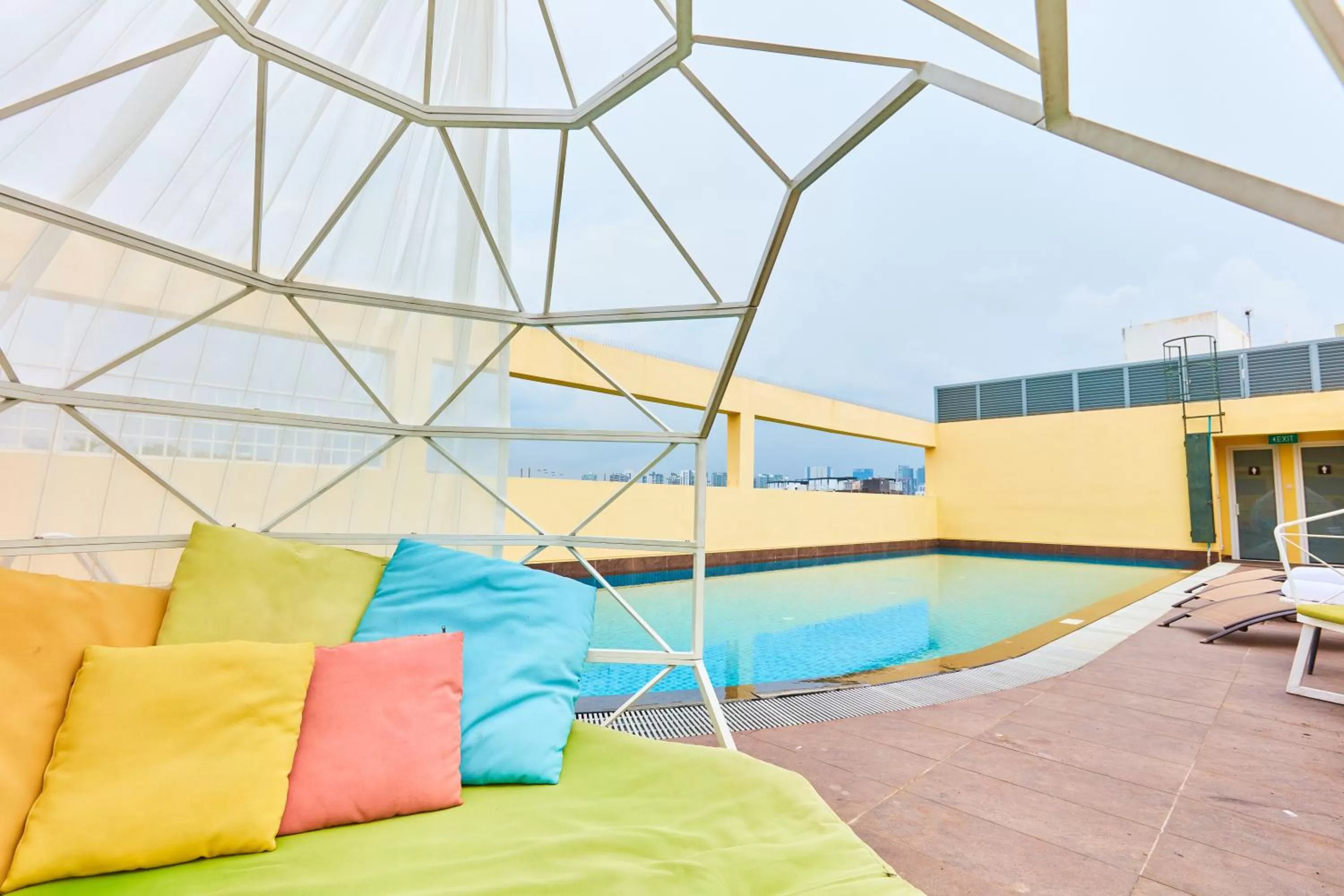 Swimming pool in ibis budget Singapore Selegie