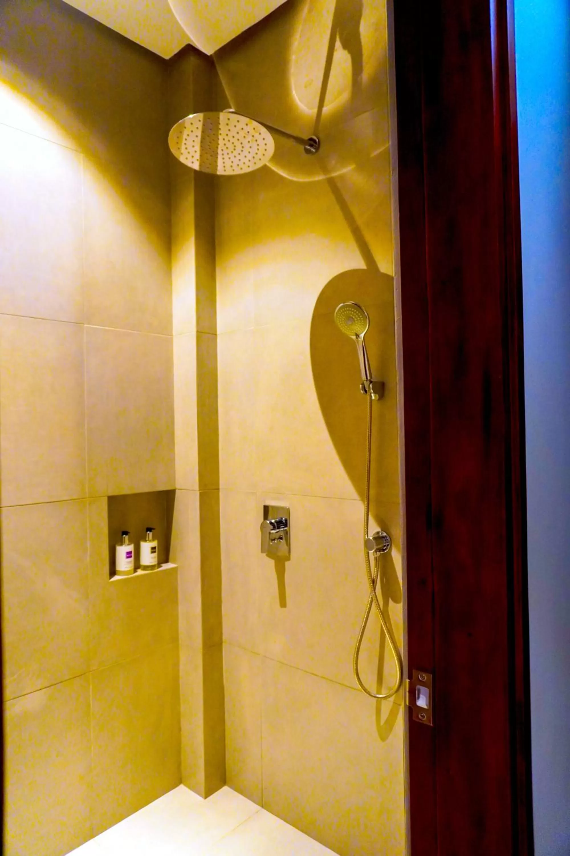 Shower in UNWND Boutique Hotel Dumaguete
