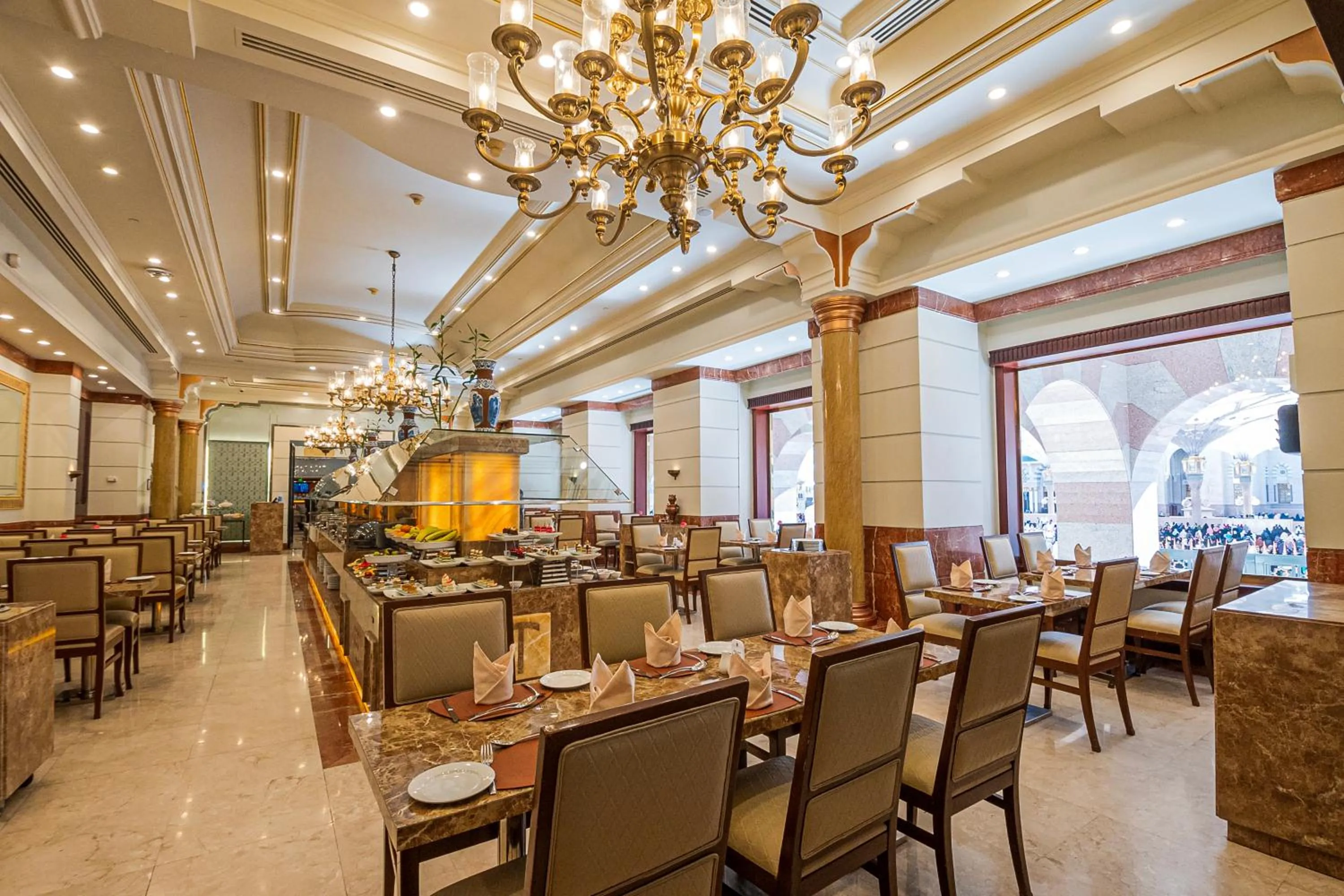 Restaurant/places to eat in Dar Al Taqwa Hotel