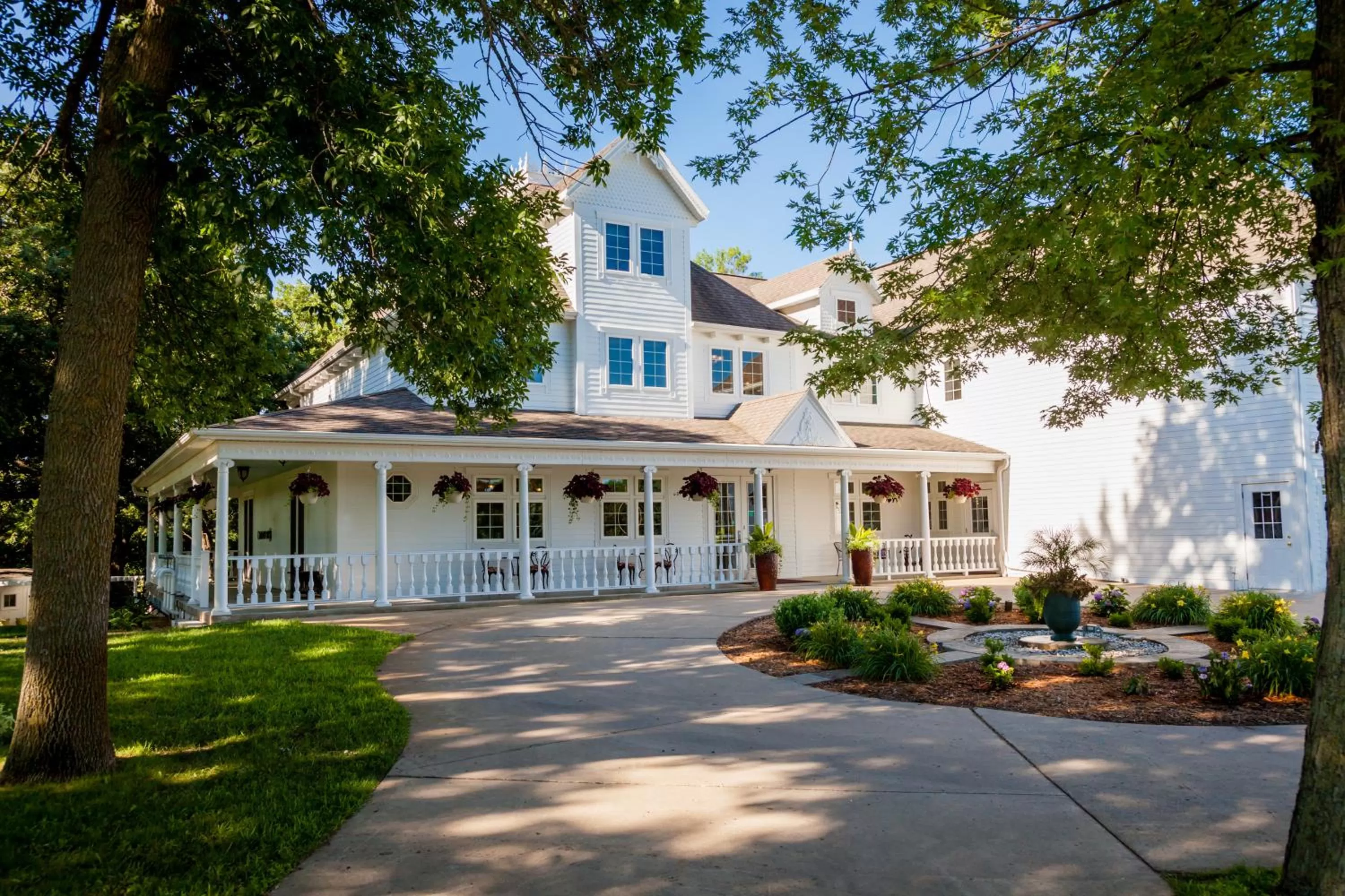 Facade/entrance, Property Building in The Oakwood Inn