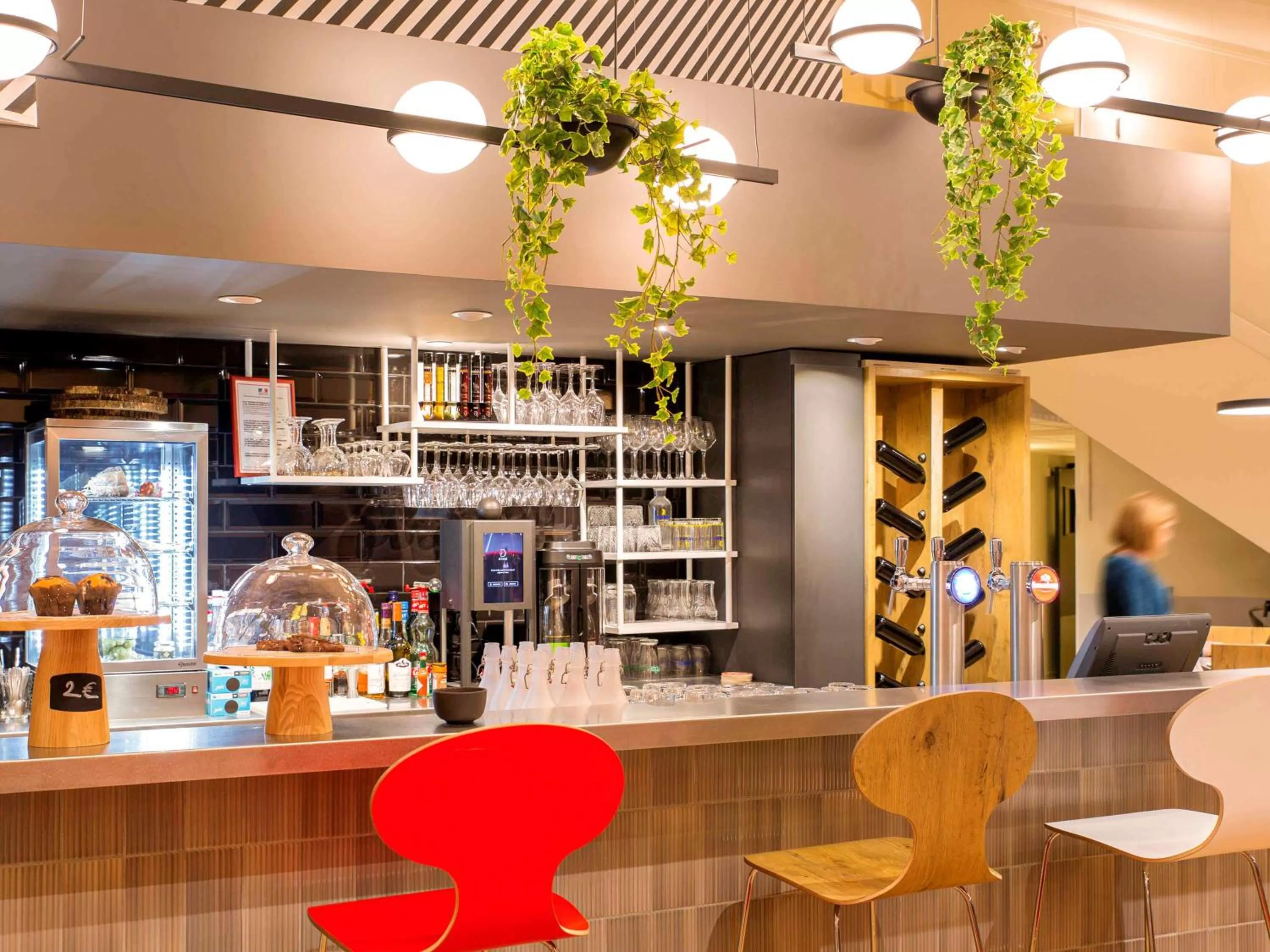 Lounge or bar in ibis Tours Sud