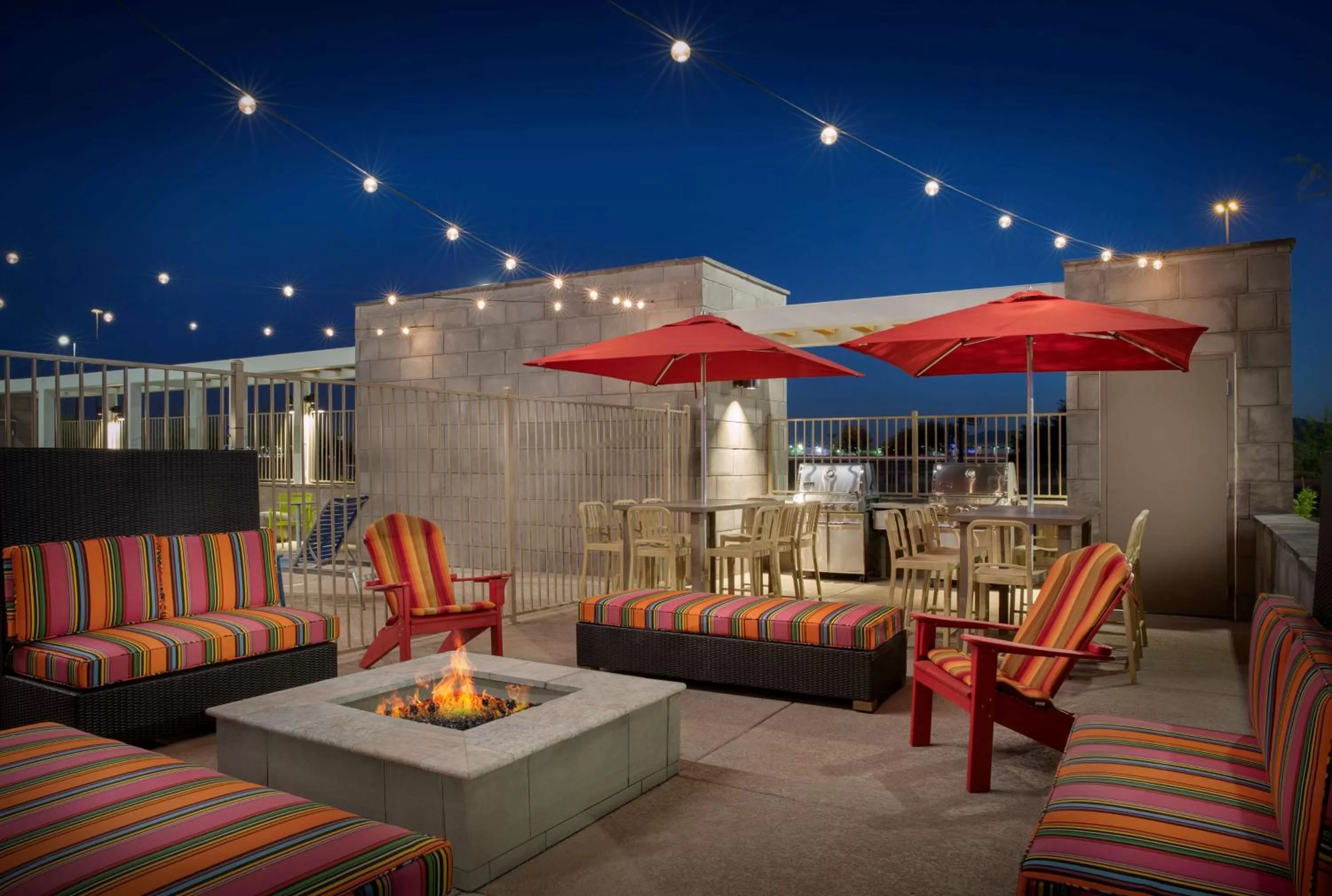 Dining area in Home2 Suites By Hilton Phoenix Avondale, Az