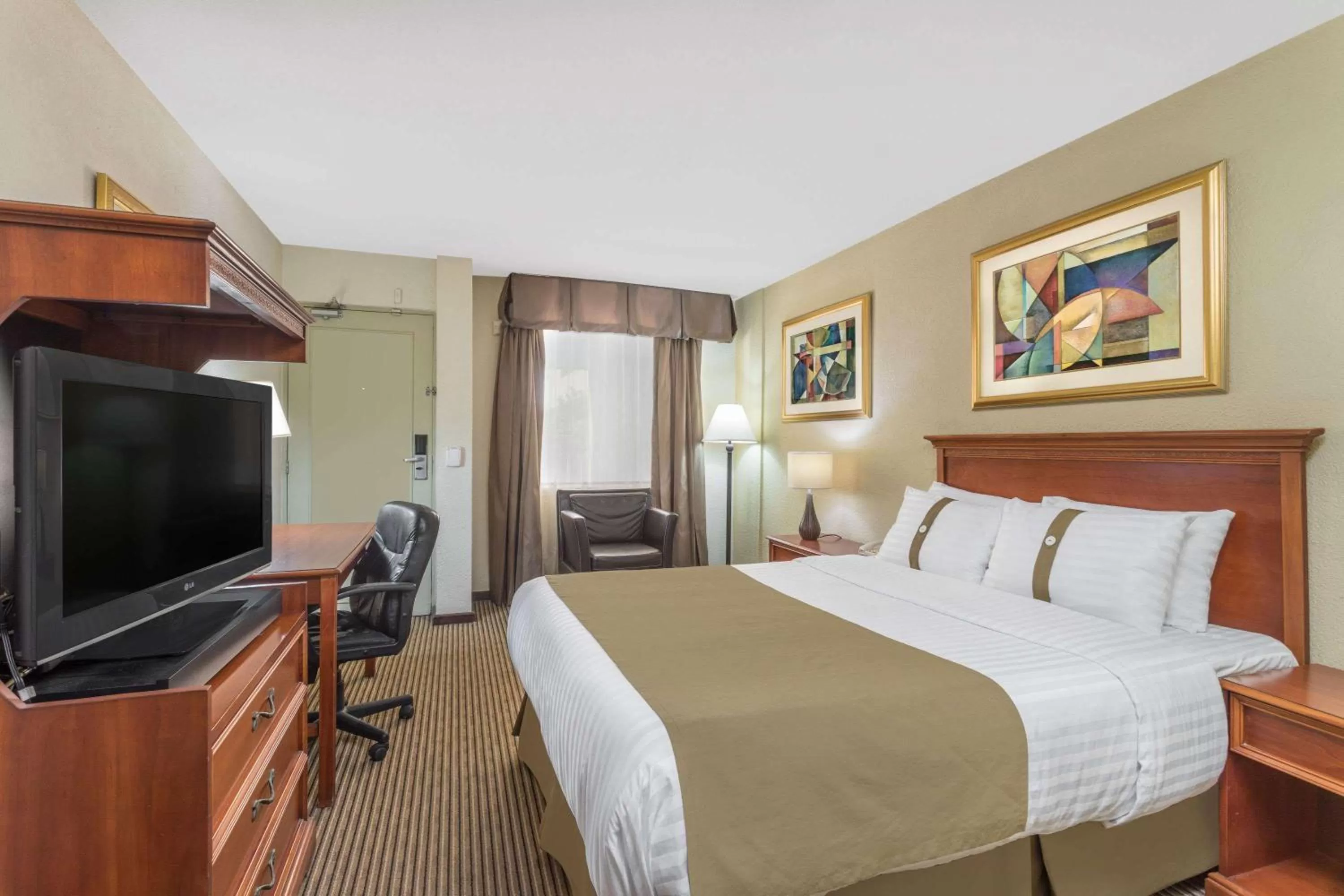 Photo of the whole room, Bed in Wyndham Garden Obregon