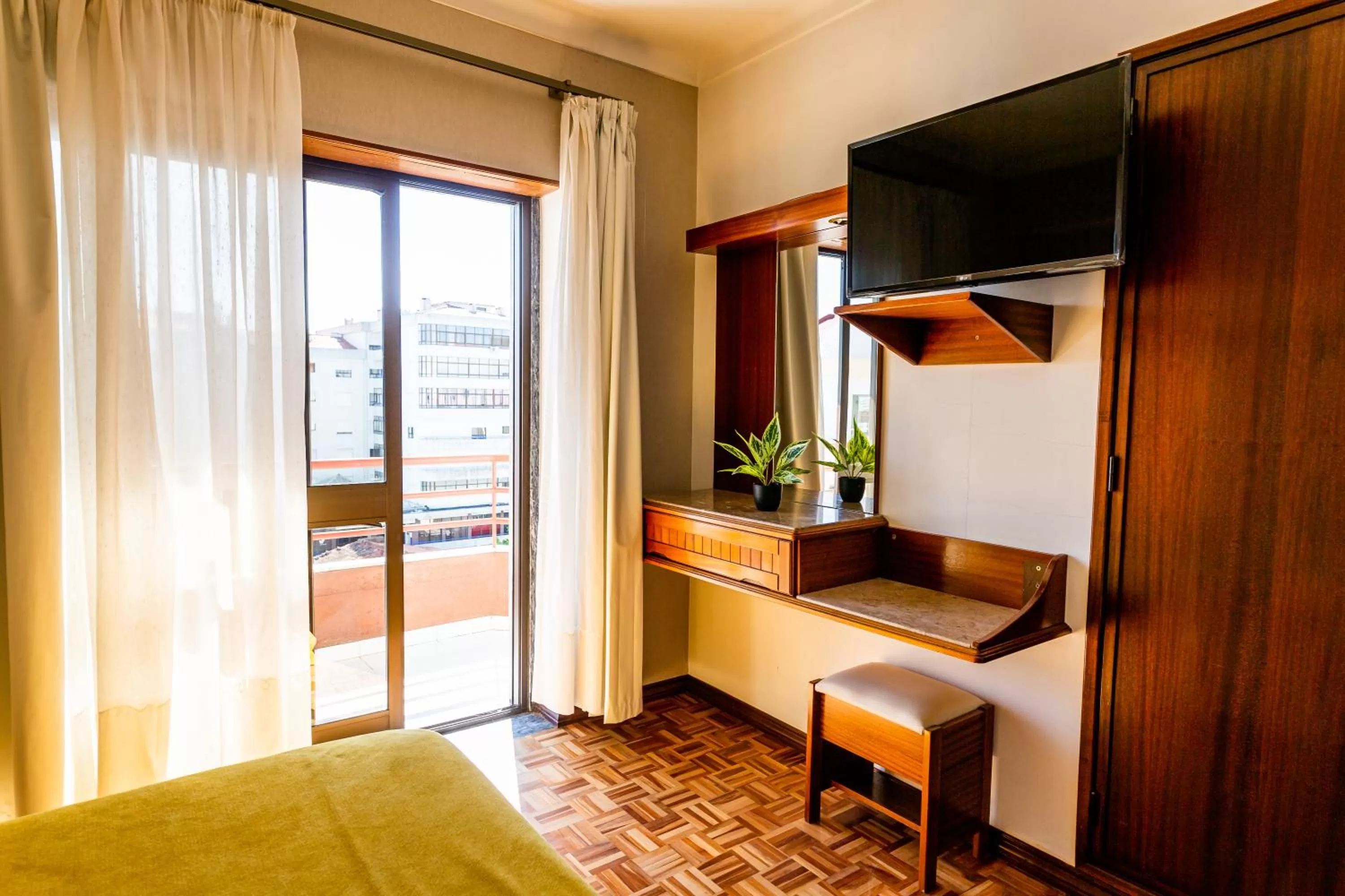 TV and multimedia, Bed in Dona Amélia Hotel by RIDAN Hotels