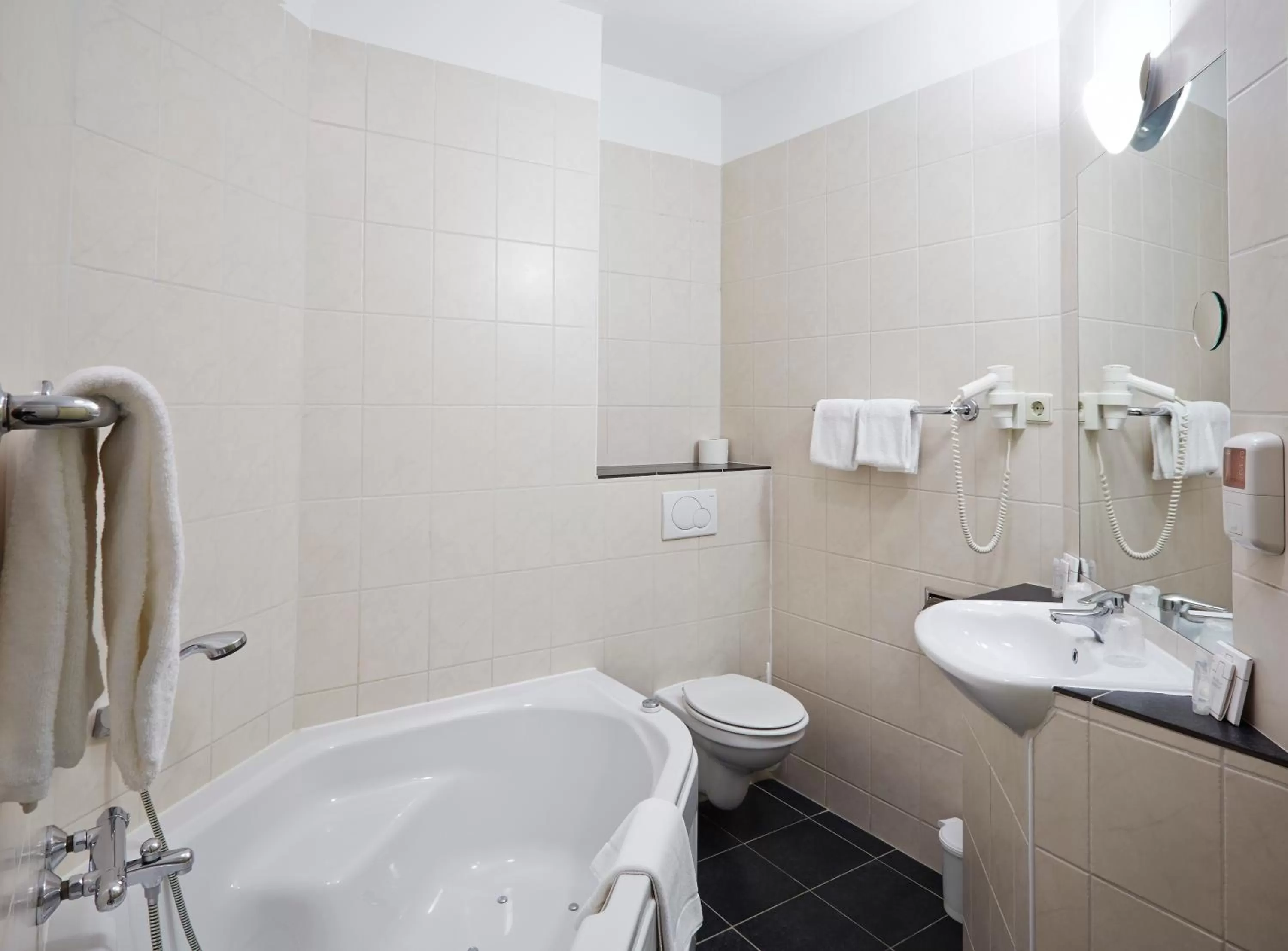 Bathroom in Parkhotel Mastbosch Breda