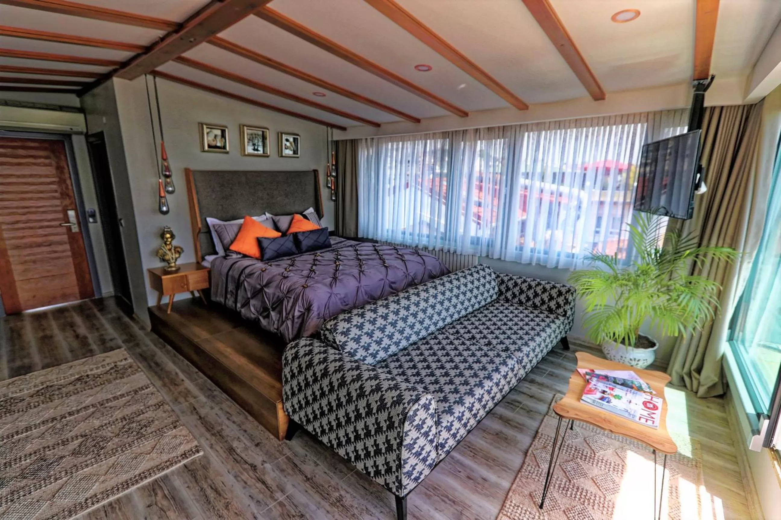 Photo of the whole room, Bed in Romantic Hotel Istanbul