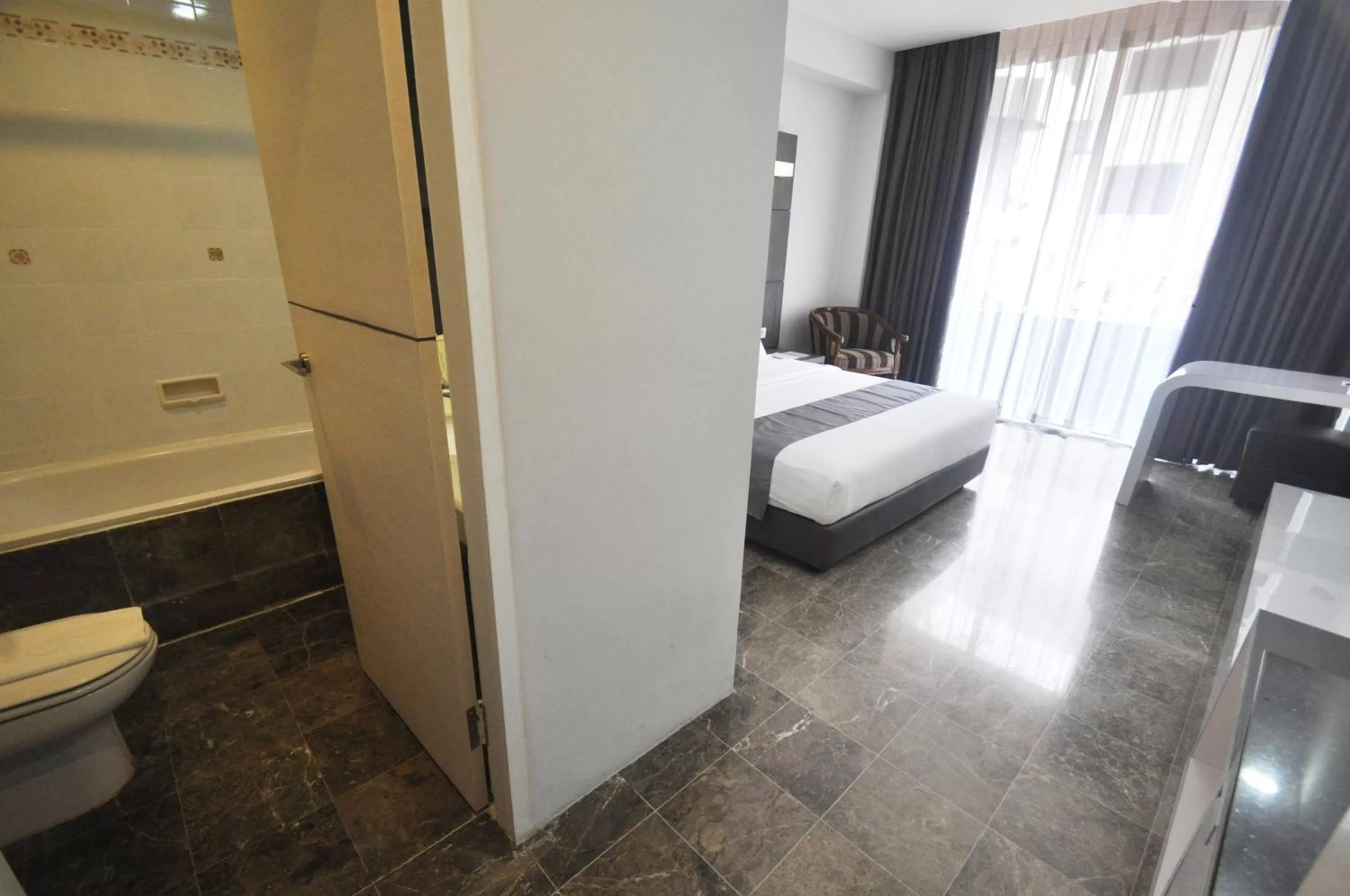Toilet, Bed in Dreamtel Jakarta