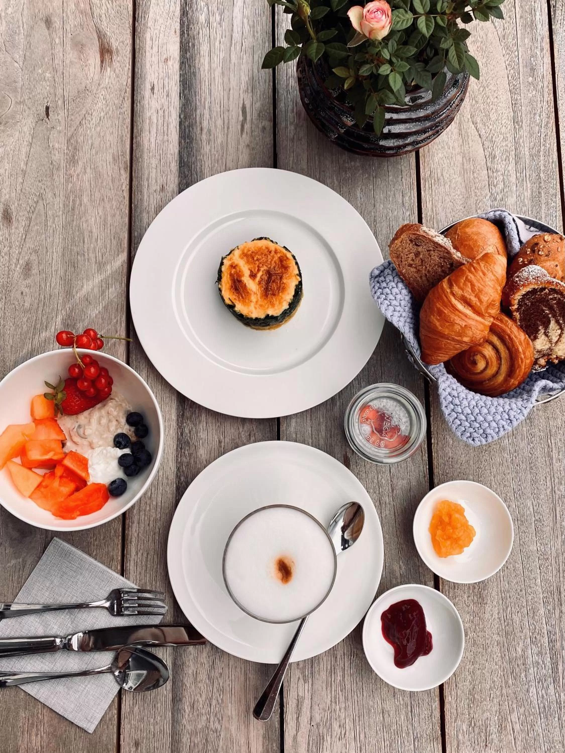 Breakfast in Das James