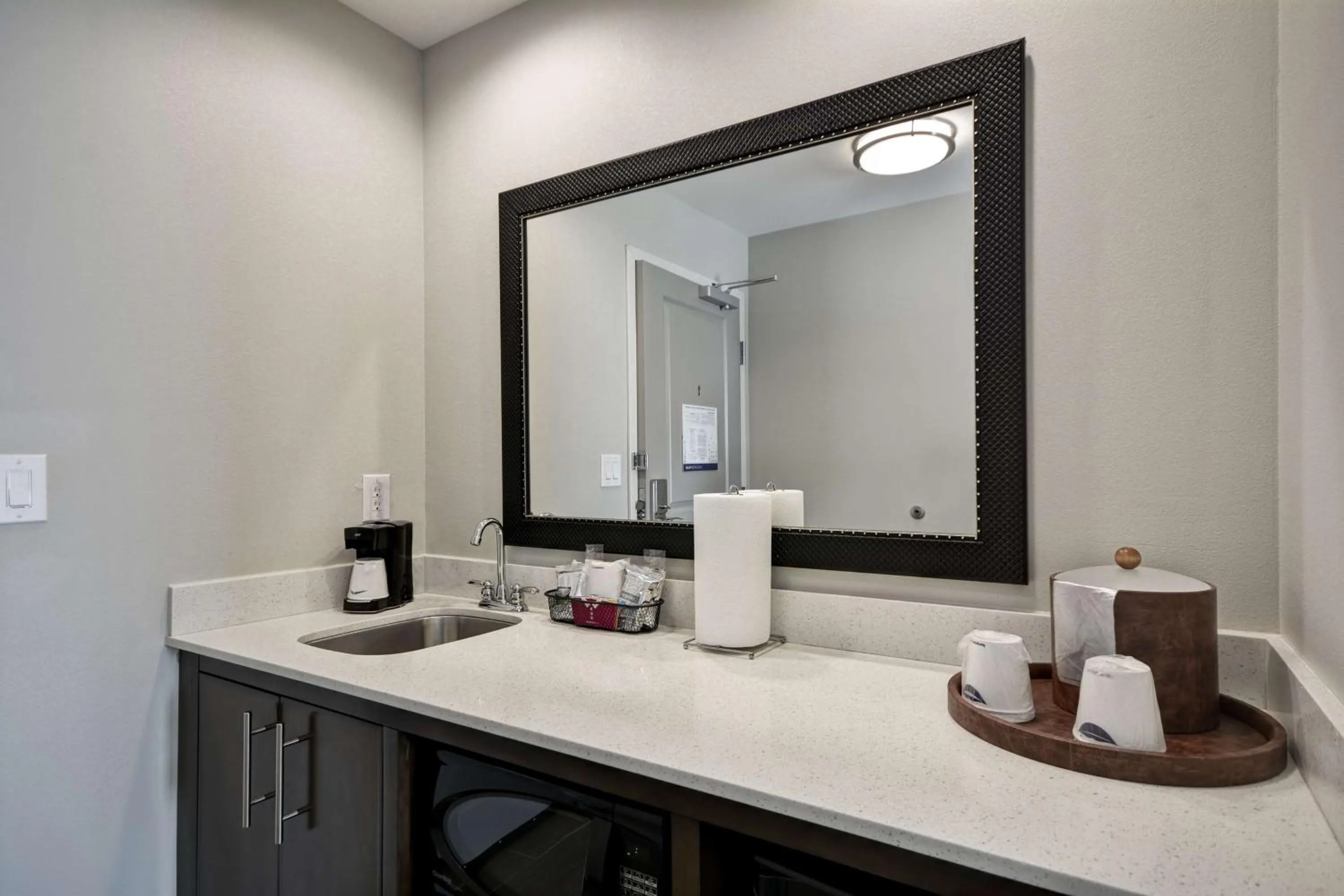 Kitchen or kitchenette in Hampton Inn Kenedy