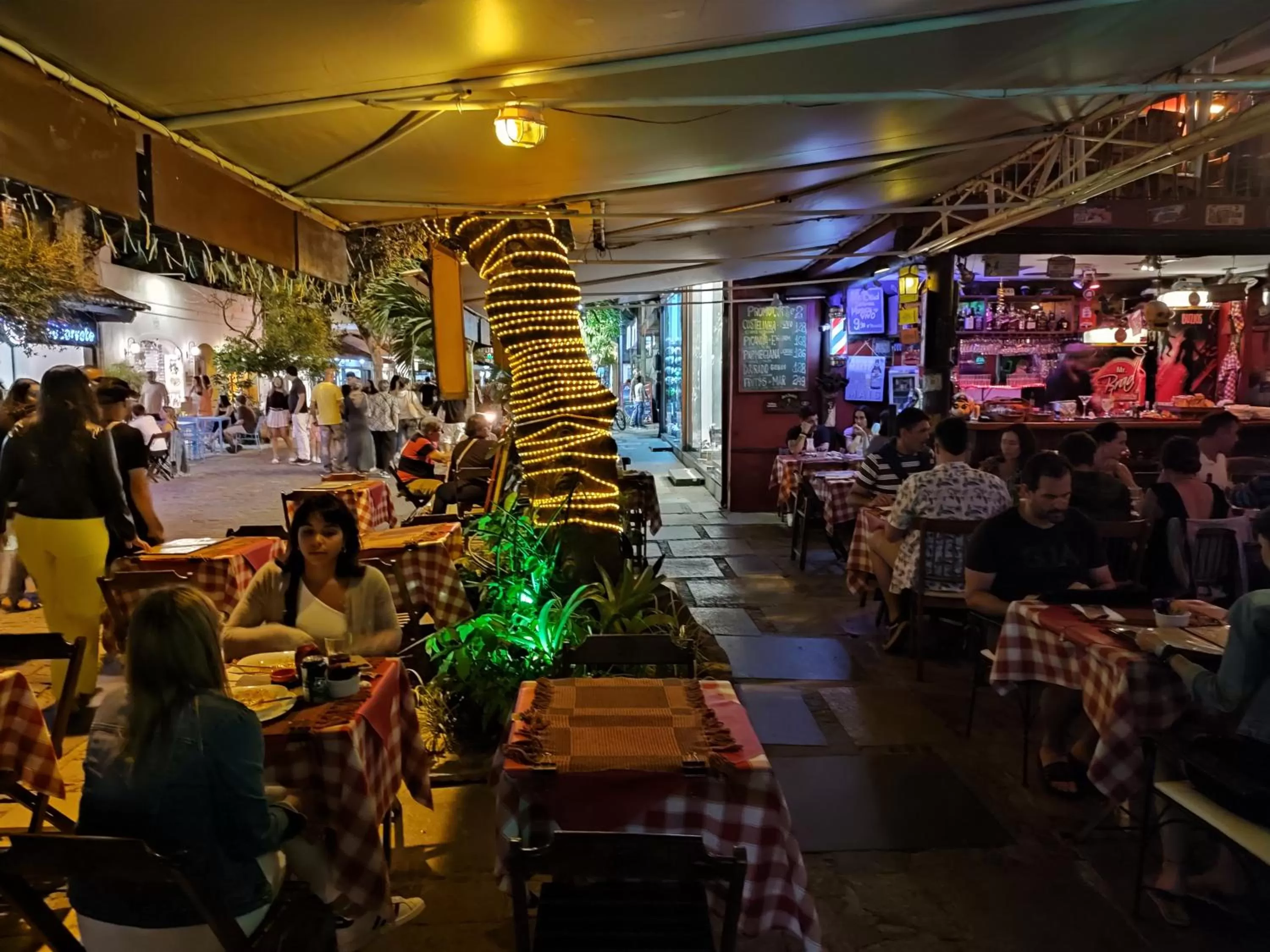 Restaurant/places to eat in Pousada L'étage