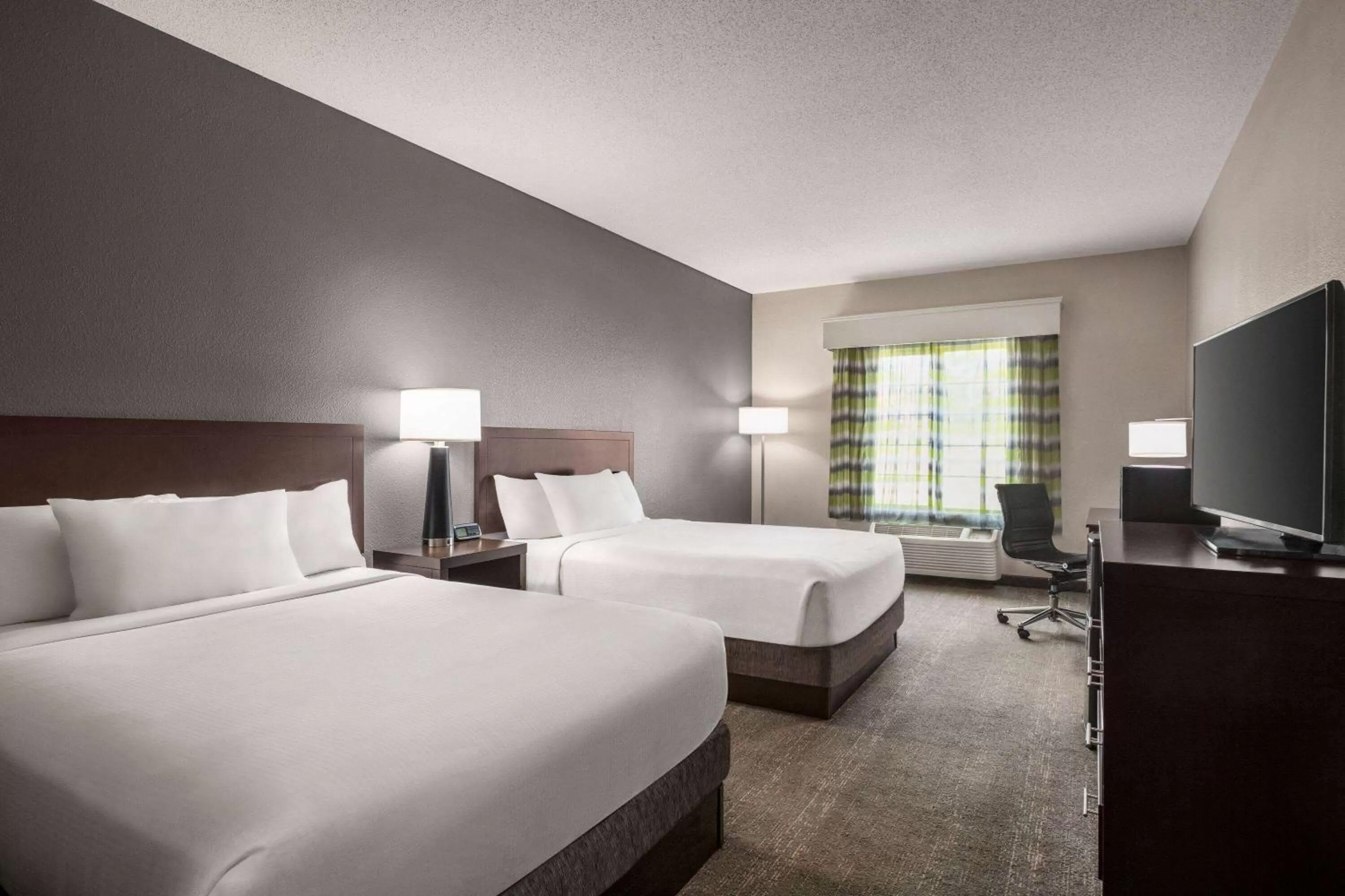 Photo of the whole room, Bed in Wingate by Wyndham Port Wentworth Savannah Area