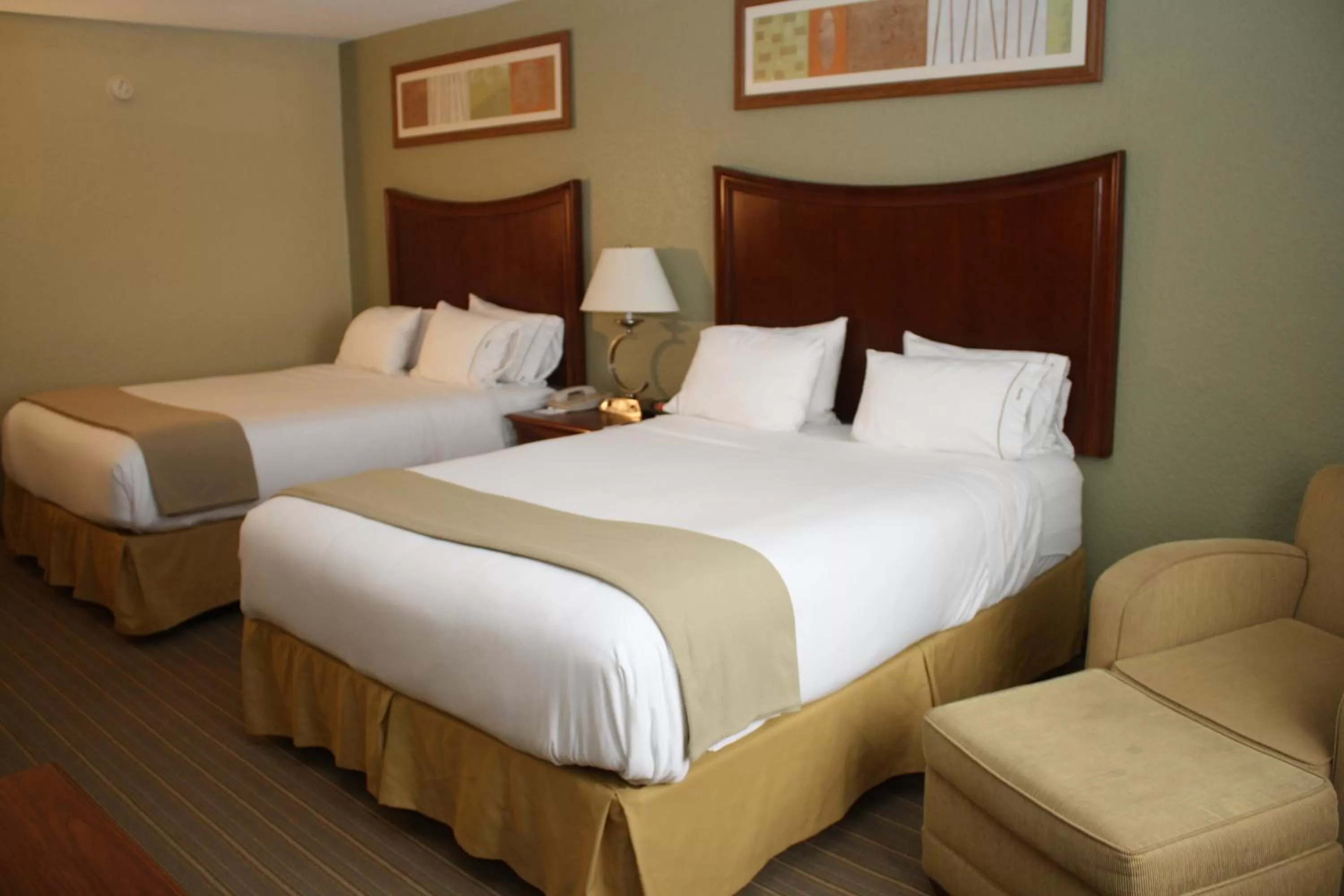 Photo of the whole room, Bed in Holiday Inn Express Winfield - Teays Valley by IHG