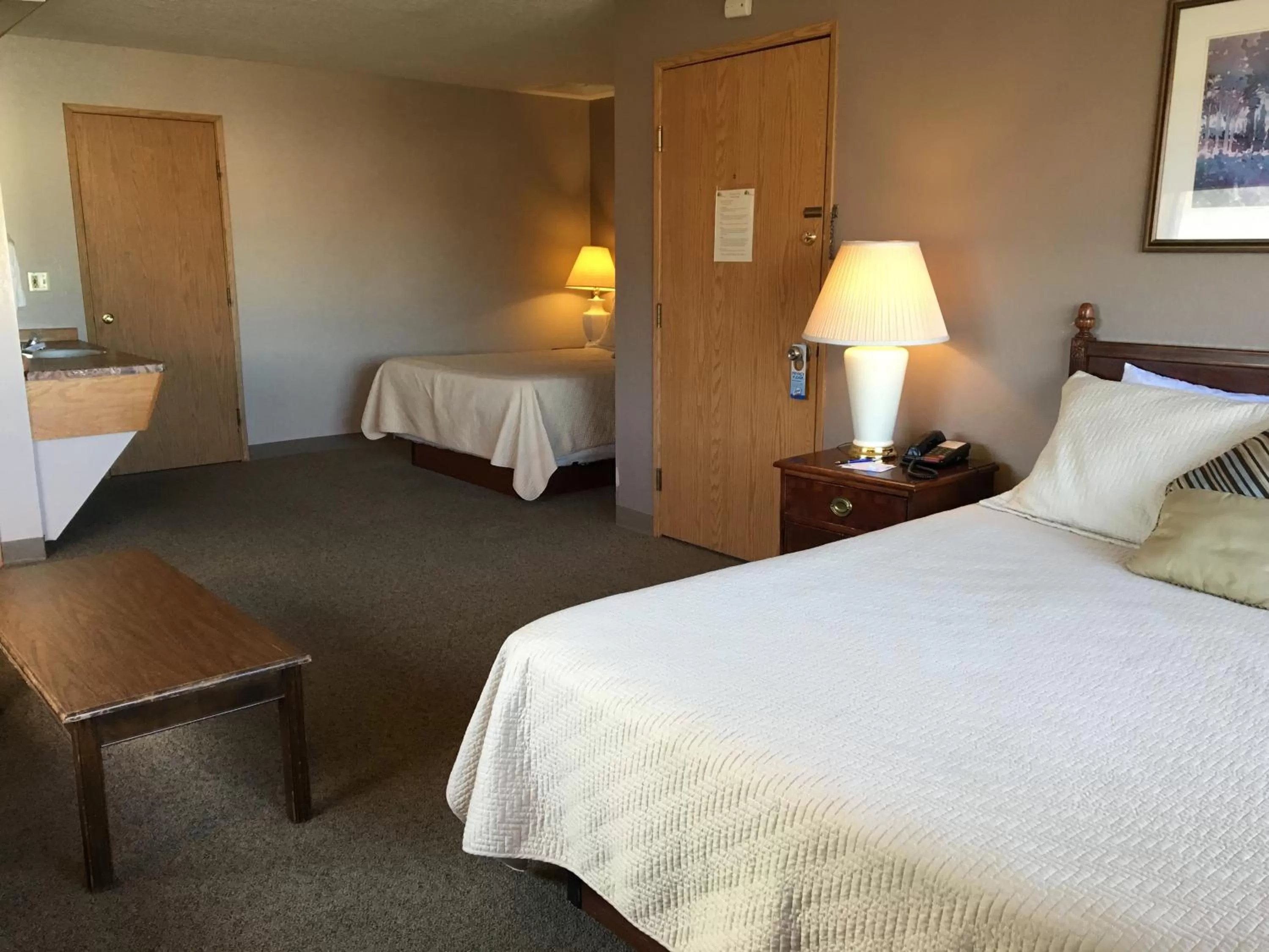 Bed in Timber Lodge Inn