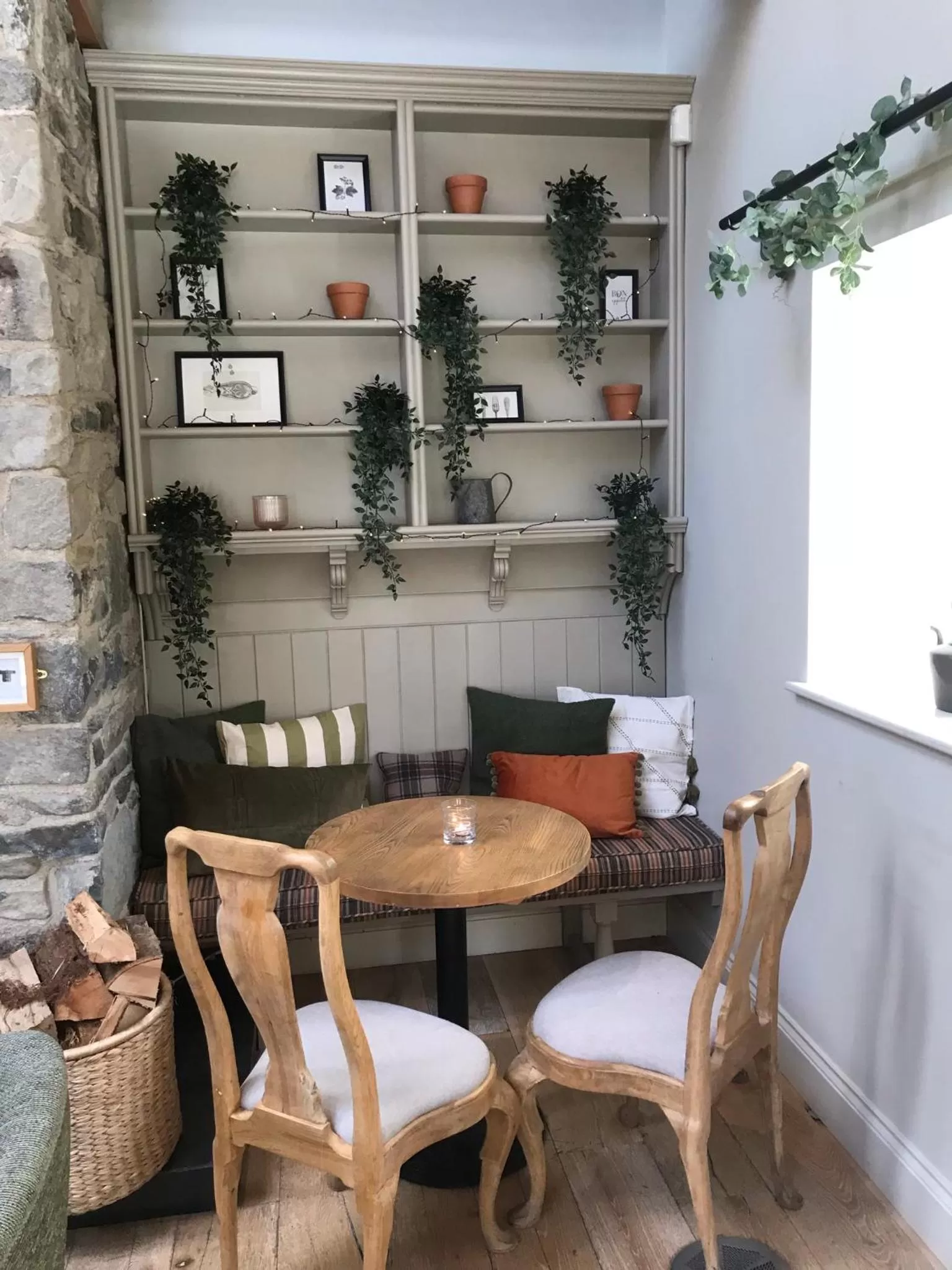 Lounge or bar in The Farmhouse at Bodnant Welsh Food