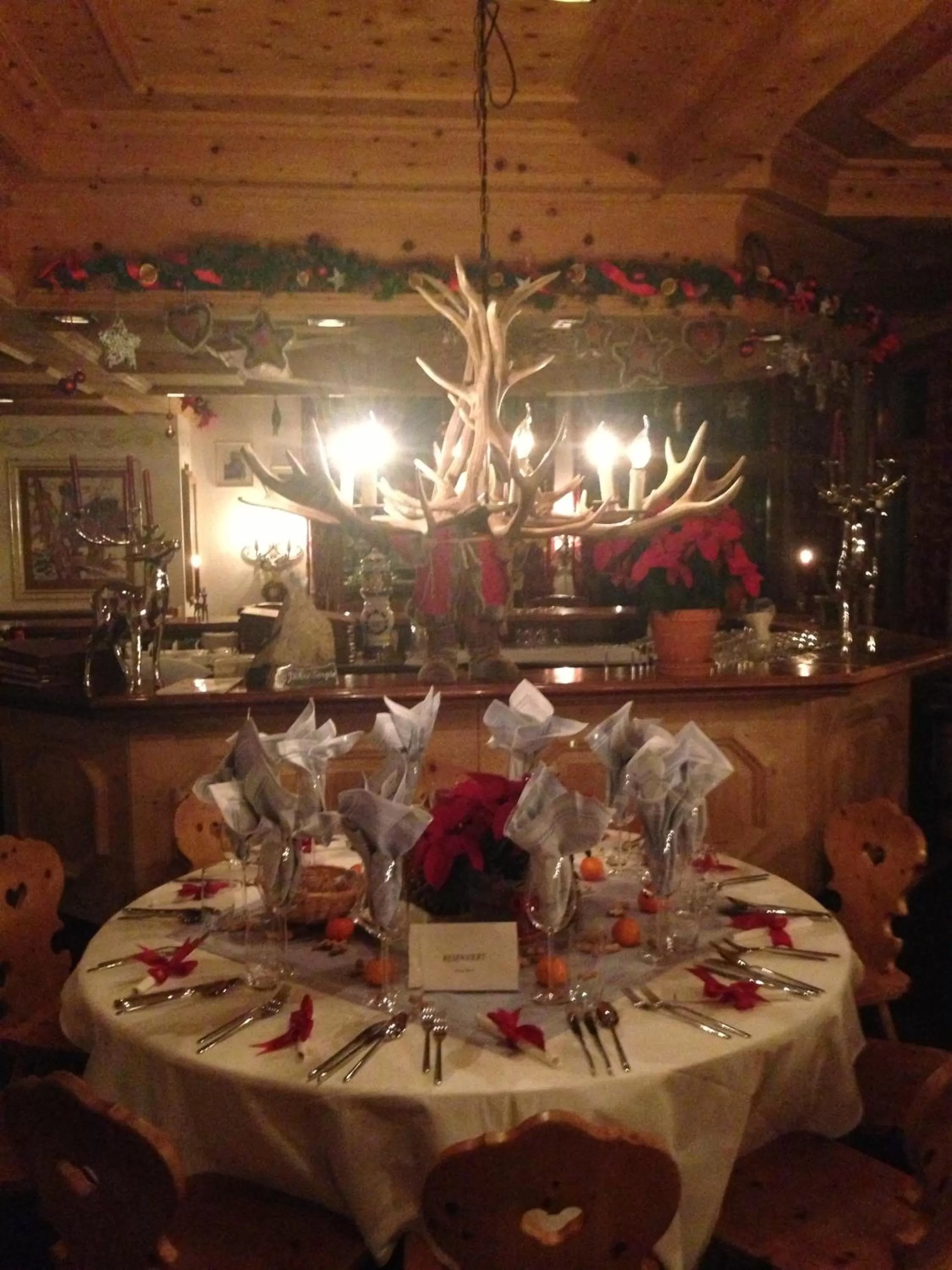 Restaurant/places to eat in Hotel Salastrains