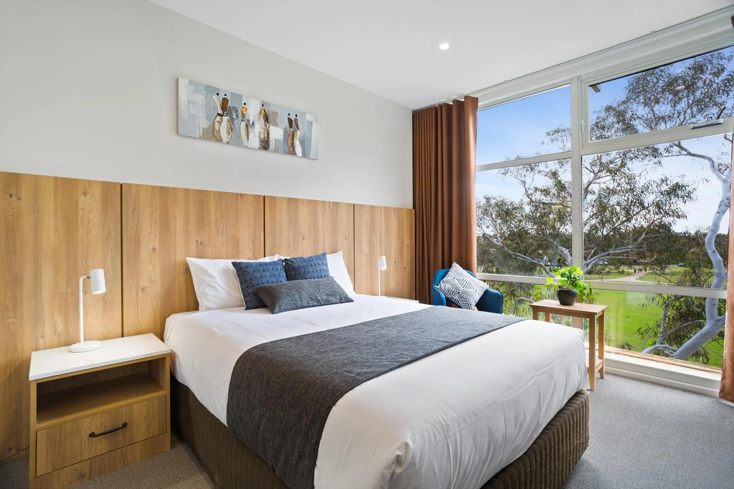 Bed in Parkside Motel Geelong