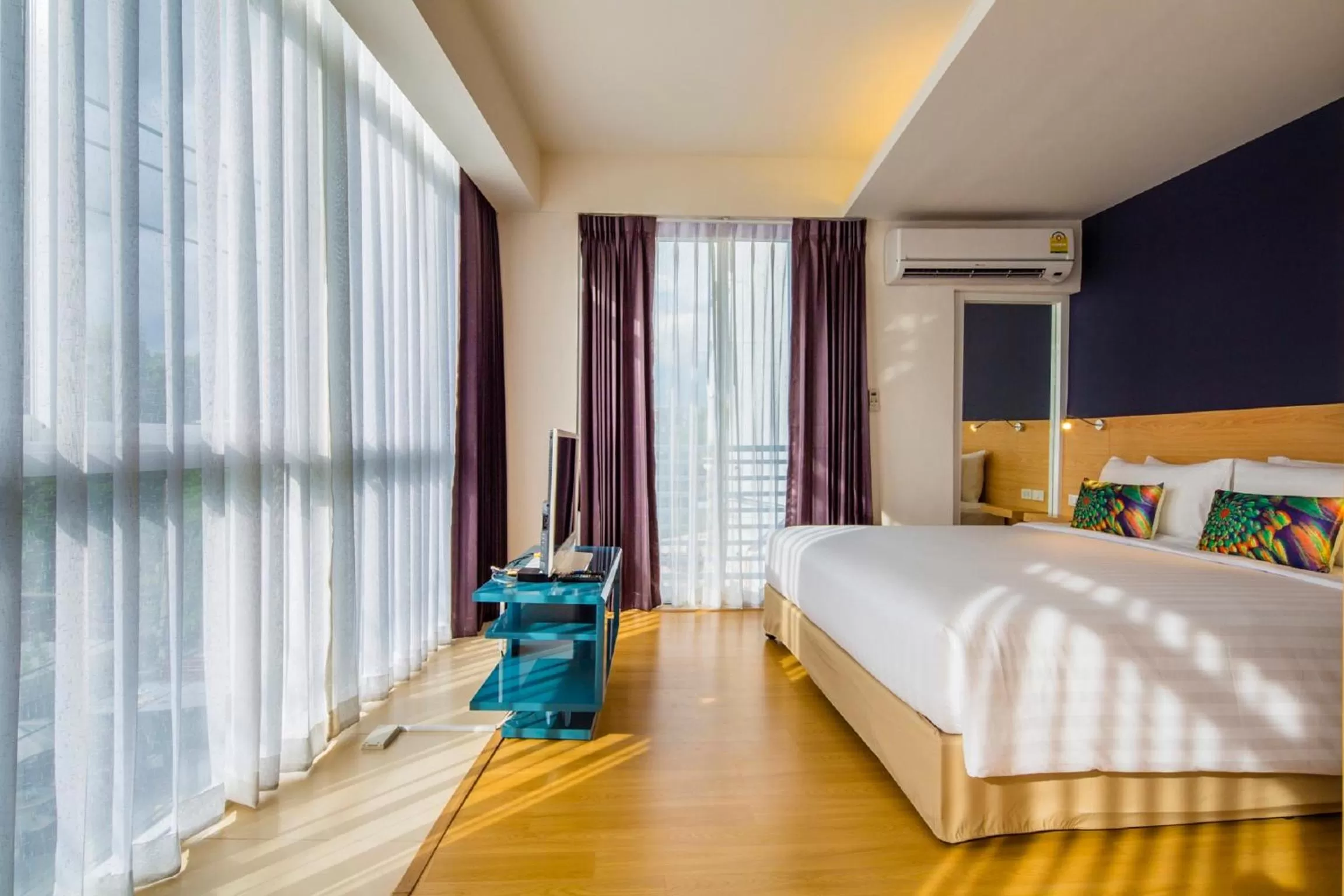 Photo of the whole room in Solo Express Sukhumvit 81