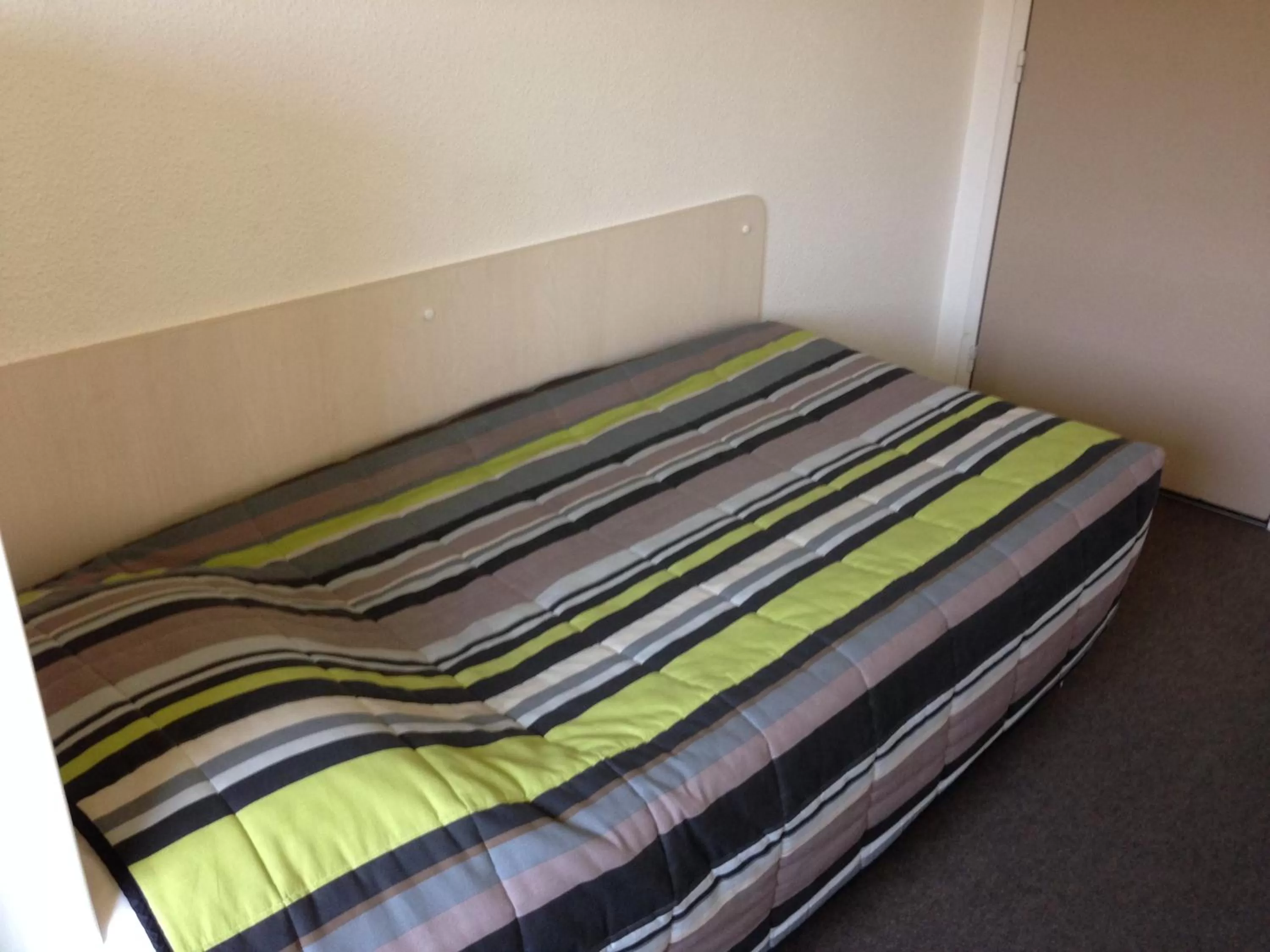 Bed in hotelF1 Saint Etienne Est La Grand Croix