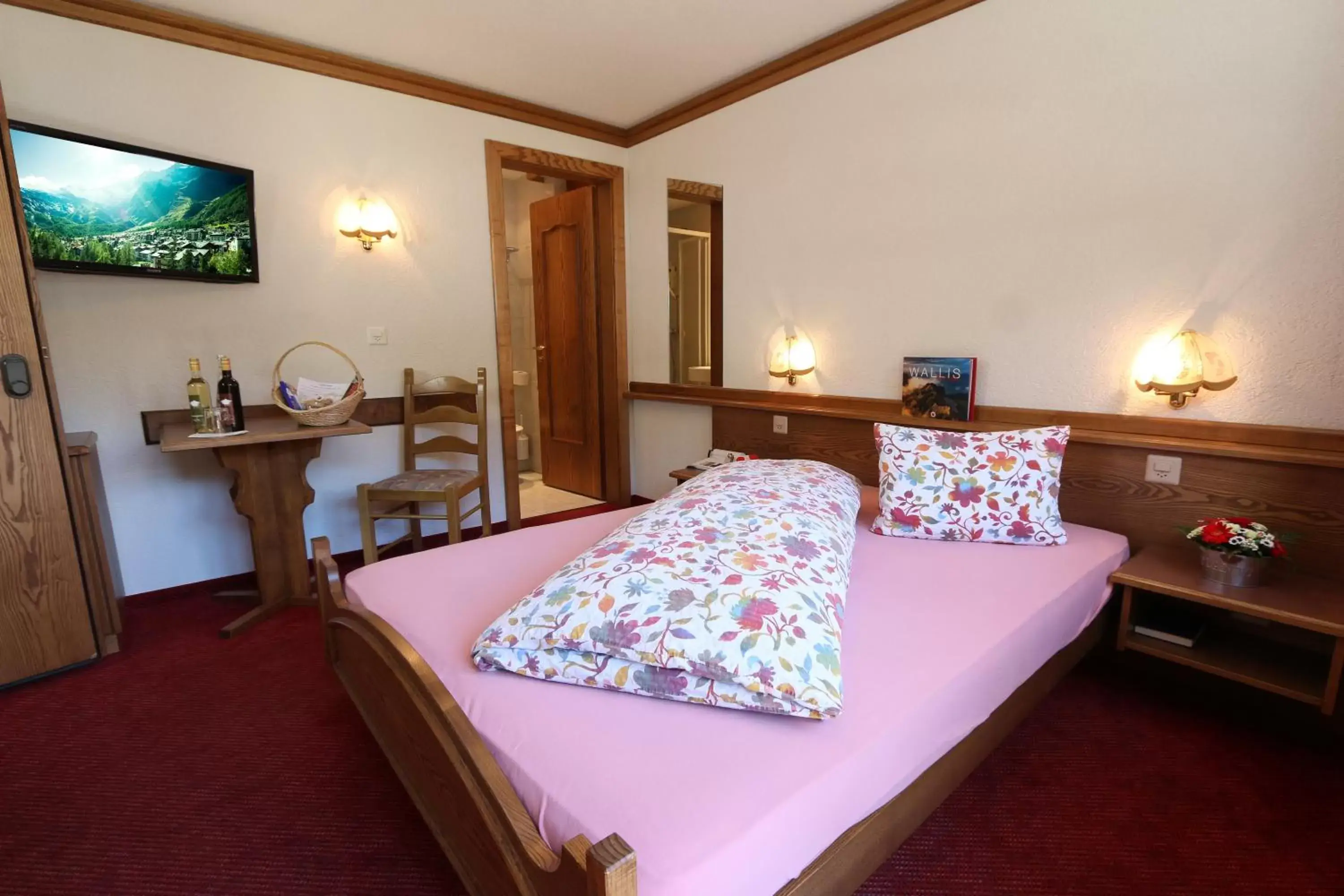 Single Room with Balcony in Hotel Imseng Single Room with Balcony in Hotel Imseng