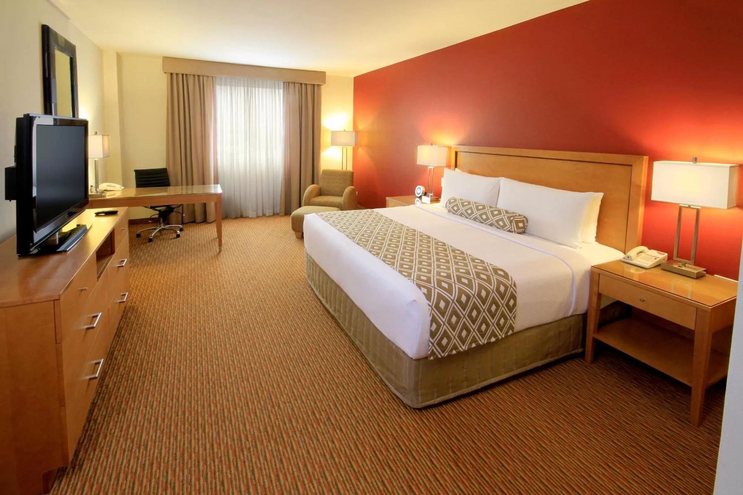 Photo of the whole room, Bed in Crowne Plaza Monterrey Aeropuerto by IHG