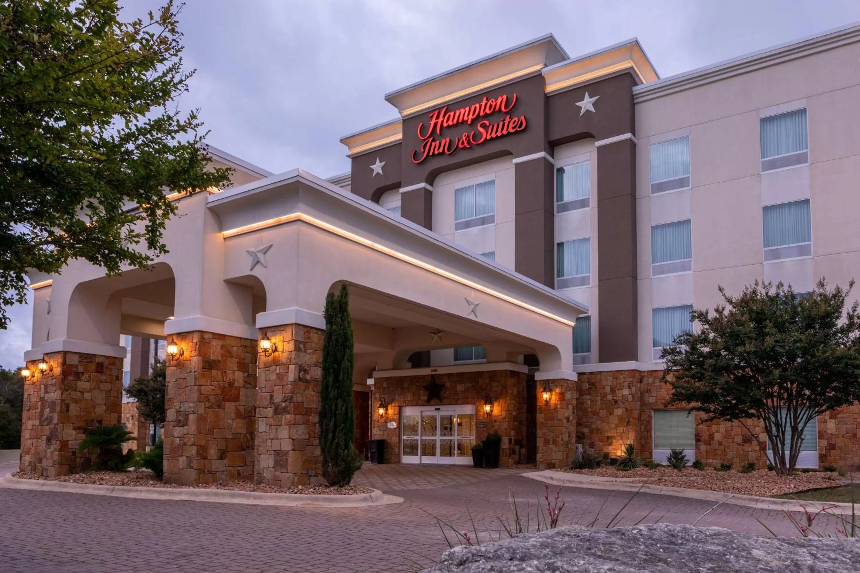 Property building in Hampton Inn & Suites Boerne