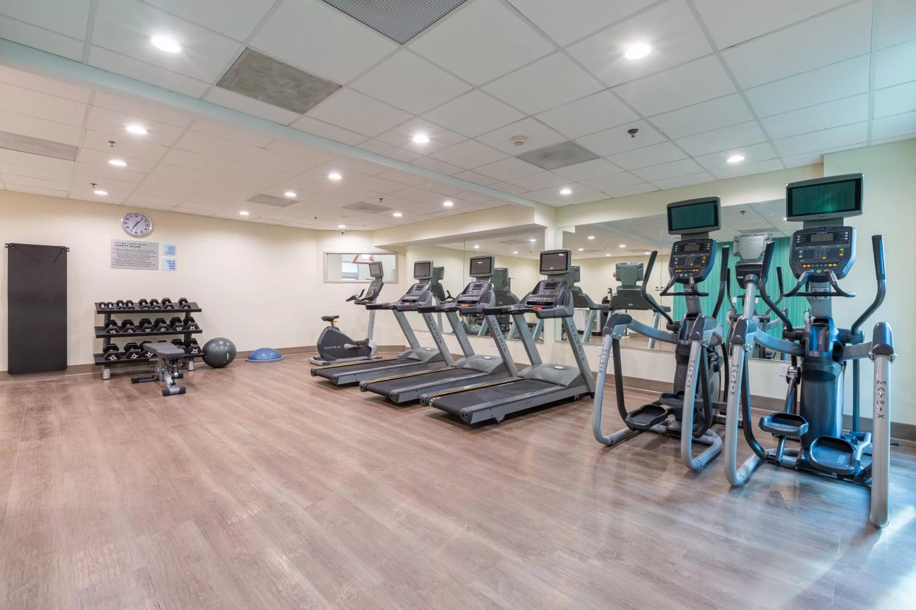 Fitness centre/facilities in Holiday Inn Express & Suites Arlington North – Stadium Area by IHG