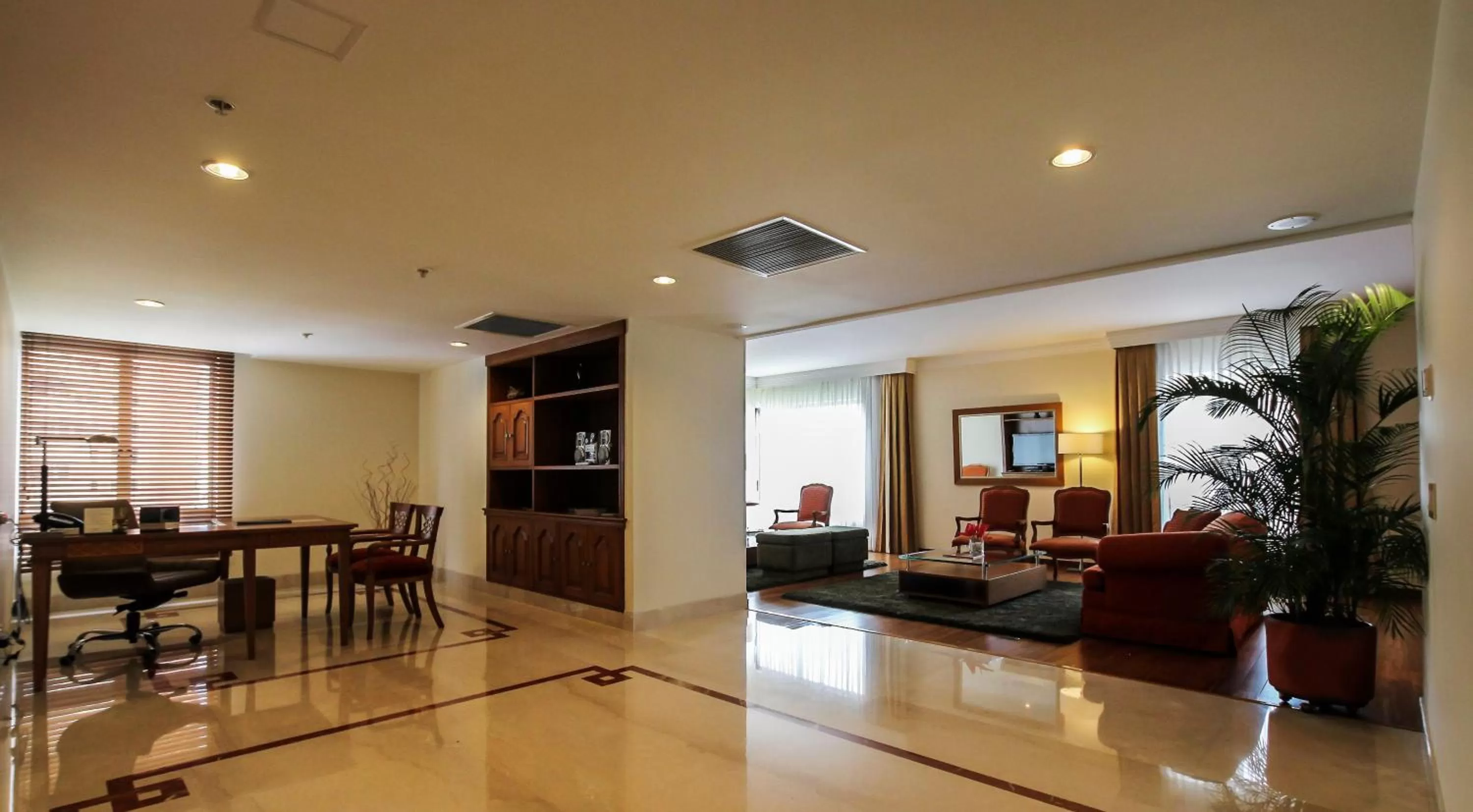 Photo of the whole room in Hotel Intercontinental Cali by IHG