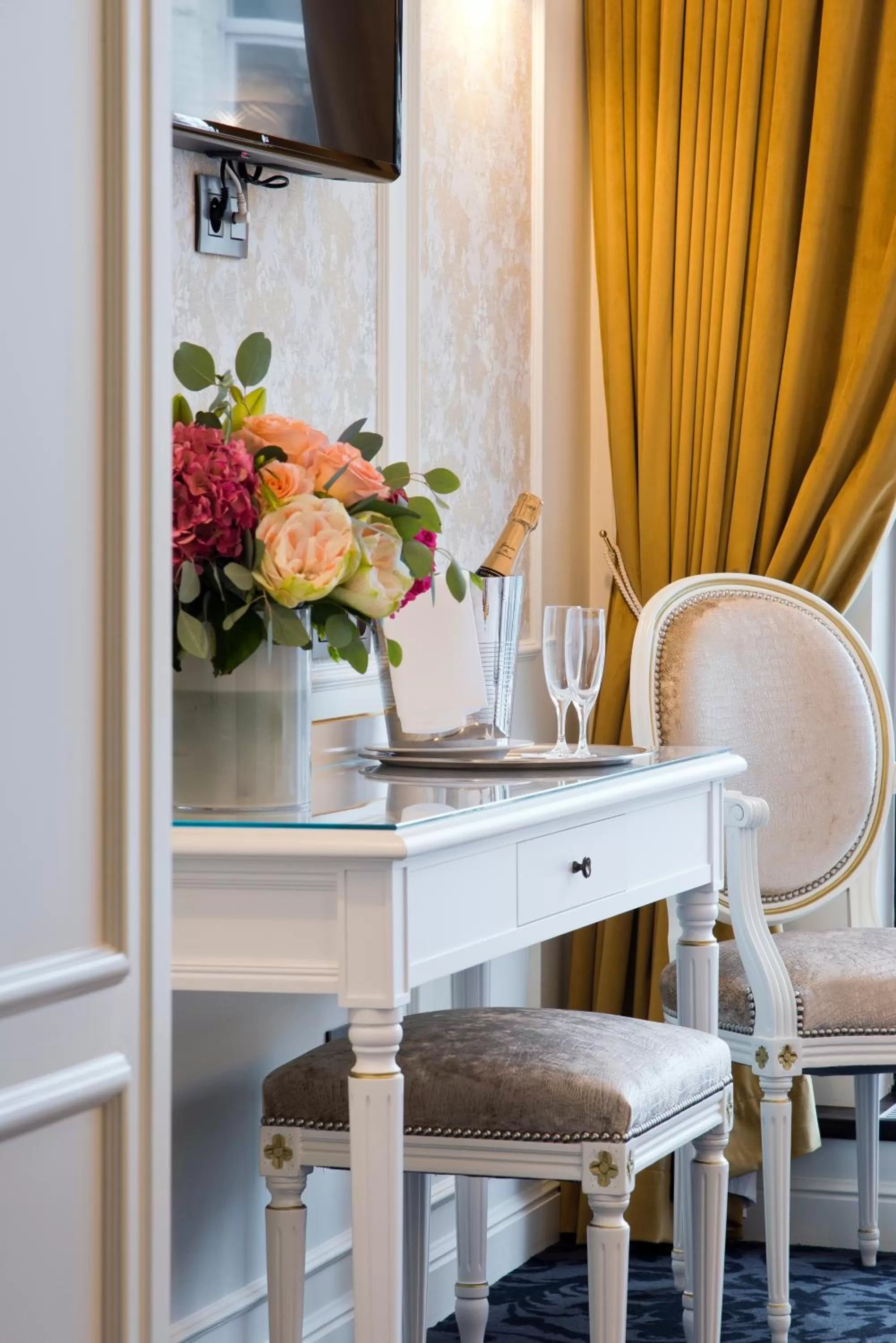 Decorative detail in Hôtel Saint-Pétersbourg Opéra & Spa