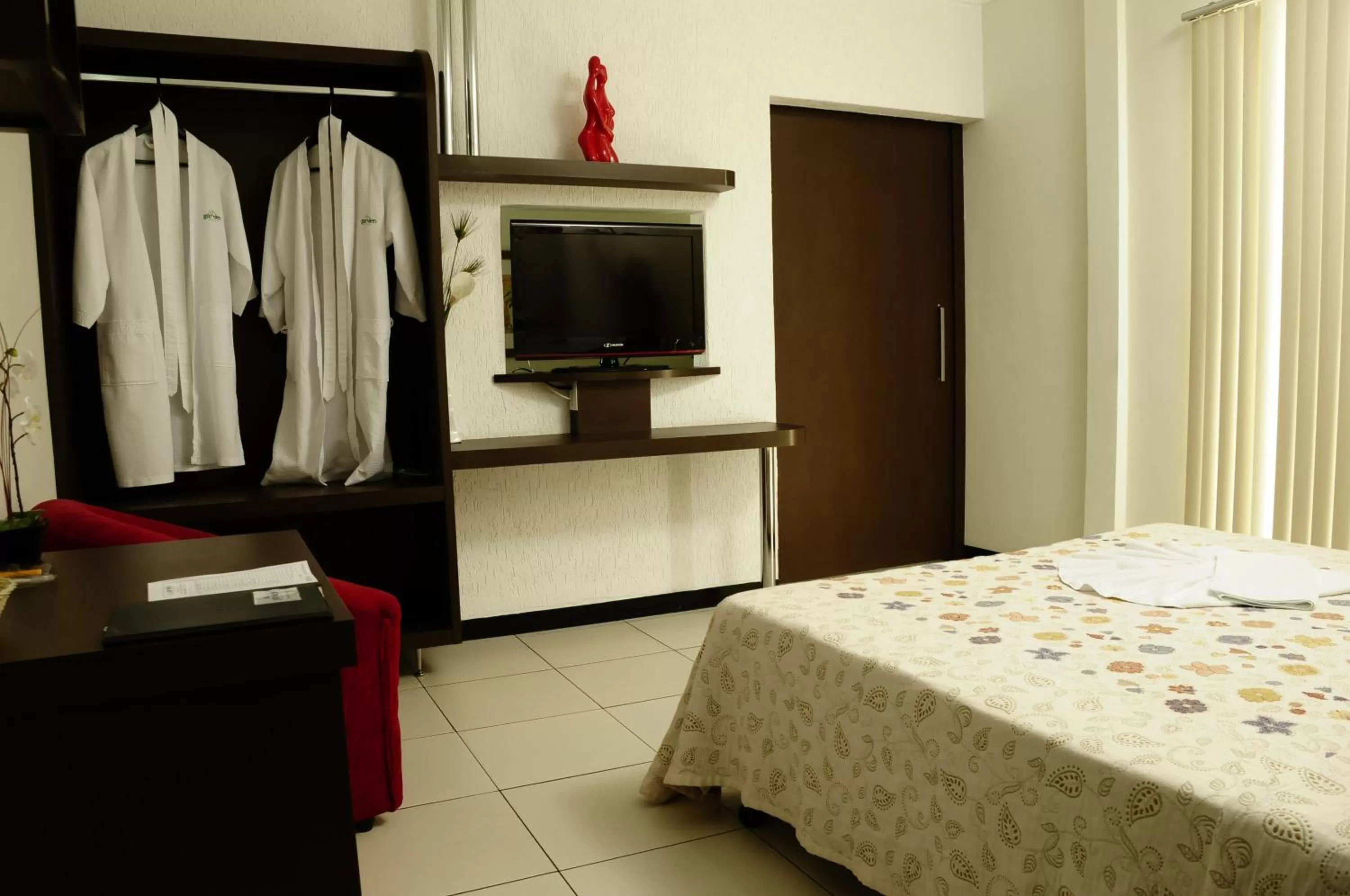 TV/Entertainment Center in Garden Hotel