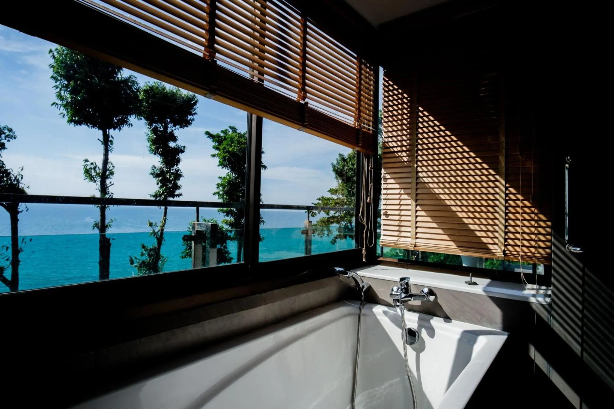 Bathroom in Cliff Lanta Suite-Koh Lanta Krabi