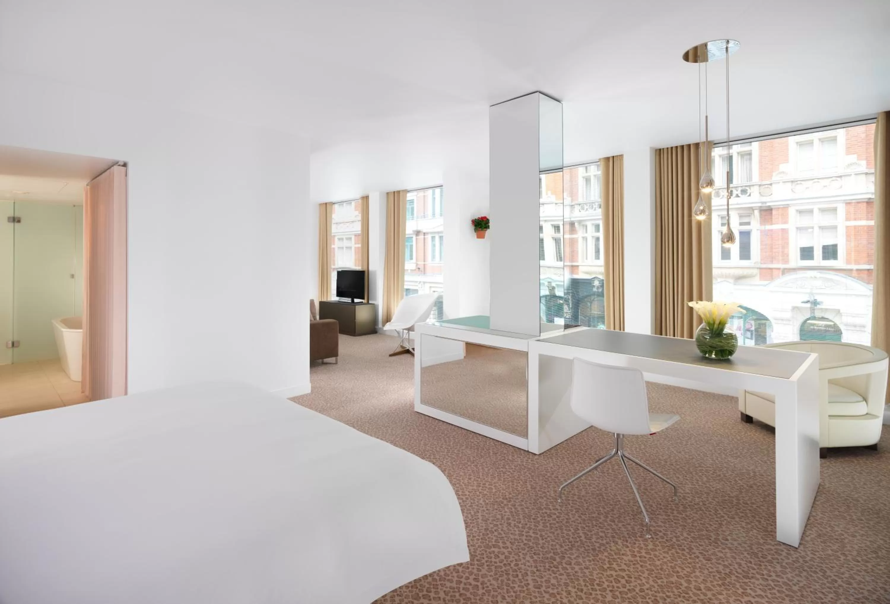 Photo of the whole room, Bed in St Martins Lane London