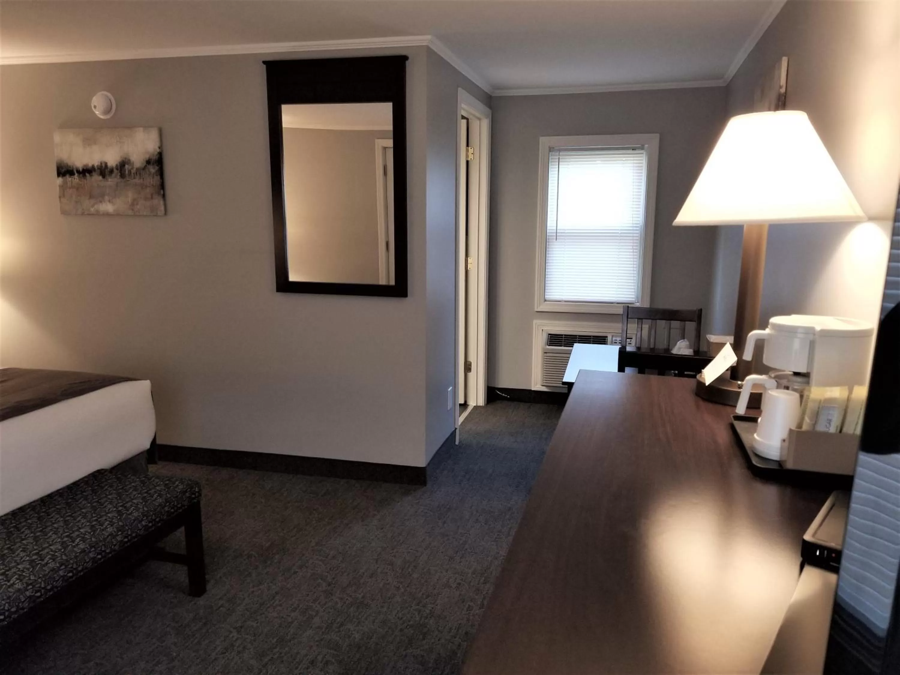 Bed in Mt. Madison Inn & Suites