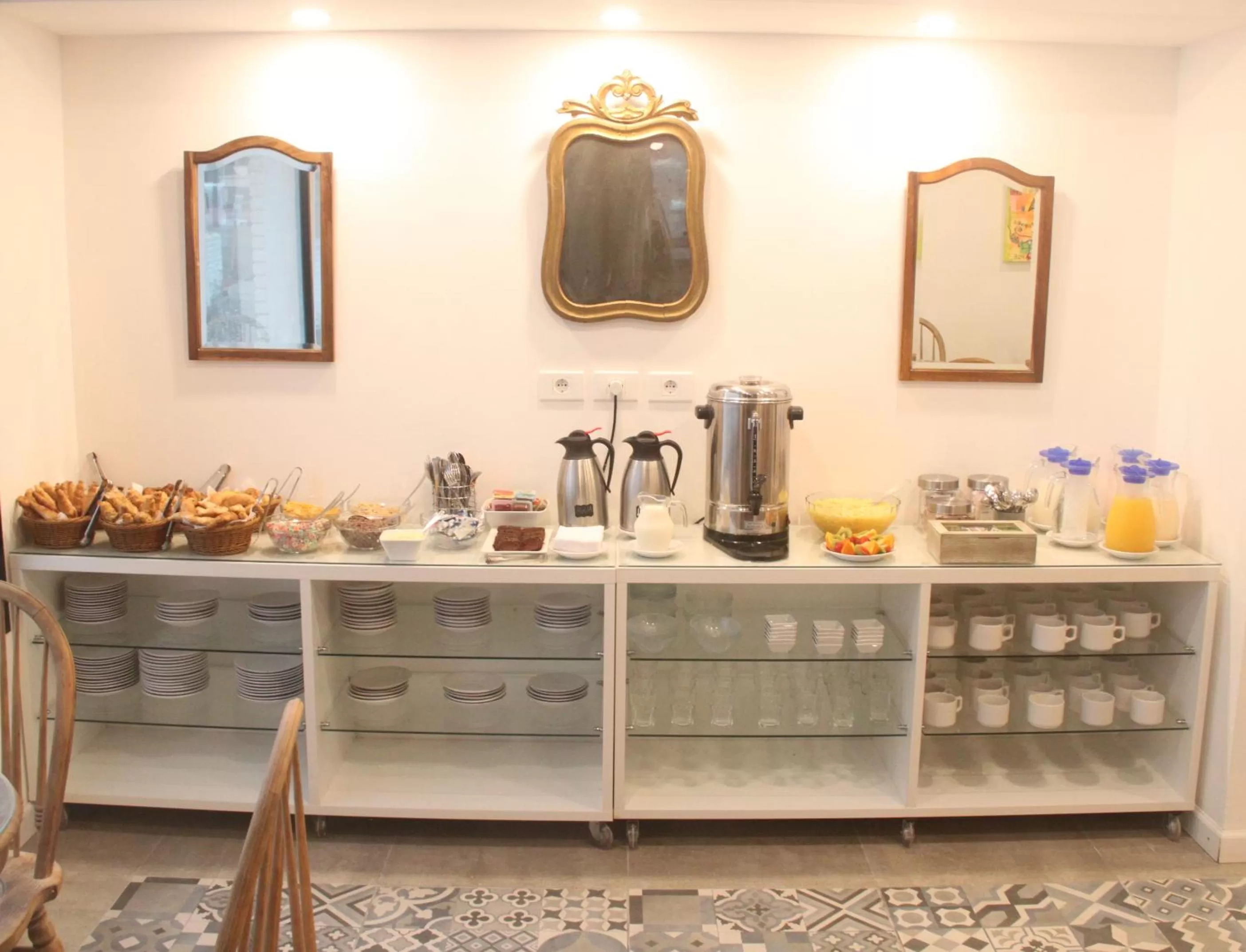 Buffet breakfast in Hotel Milano