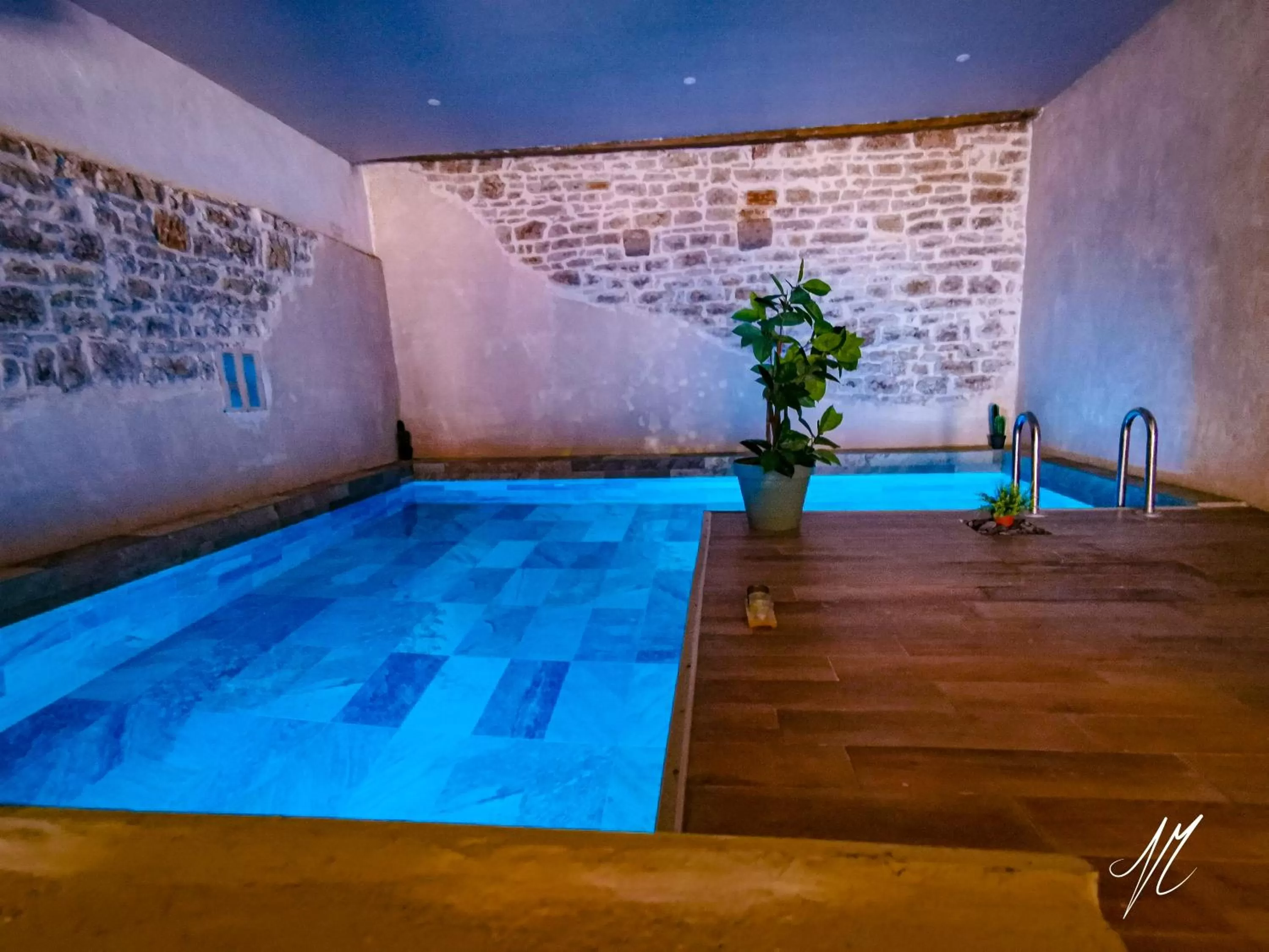 Swimming pool in LA GRANGE DES FRANGINES