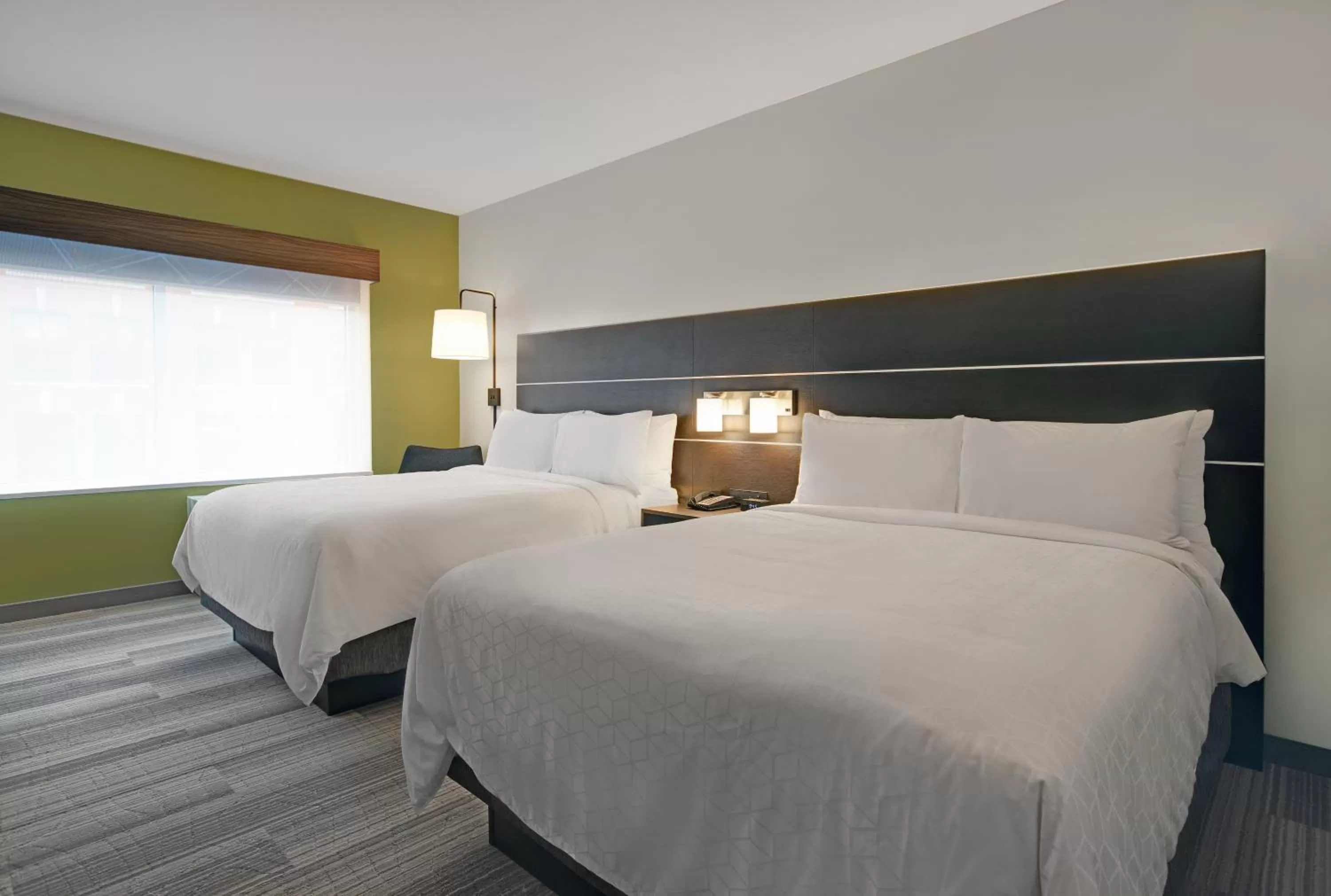 Photo of the whole room, Bed in Holiday Inn Express - Milwaukee Downtown by IHG