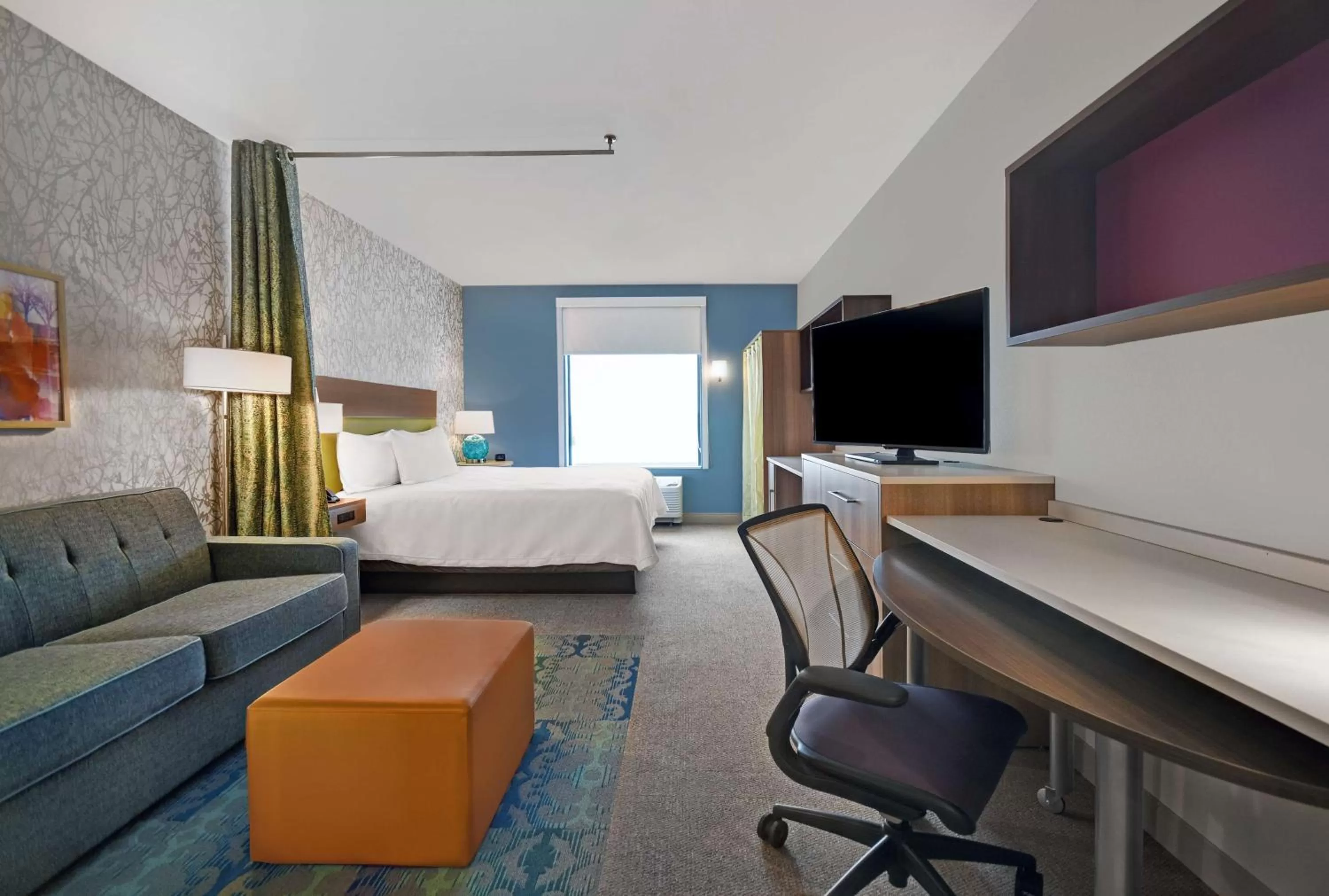 Bedroom, Bed in Home2 Suites By Hilton Utica, Ny