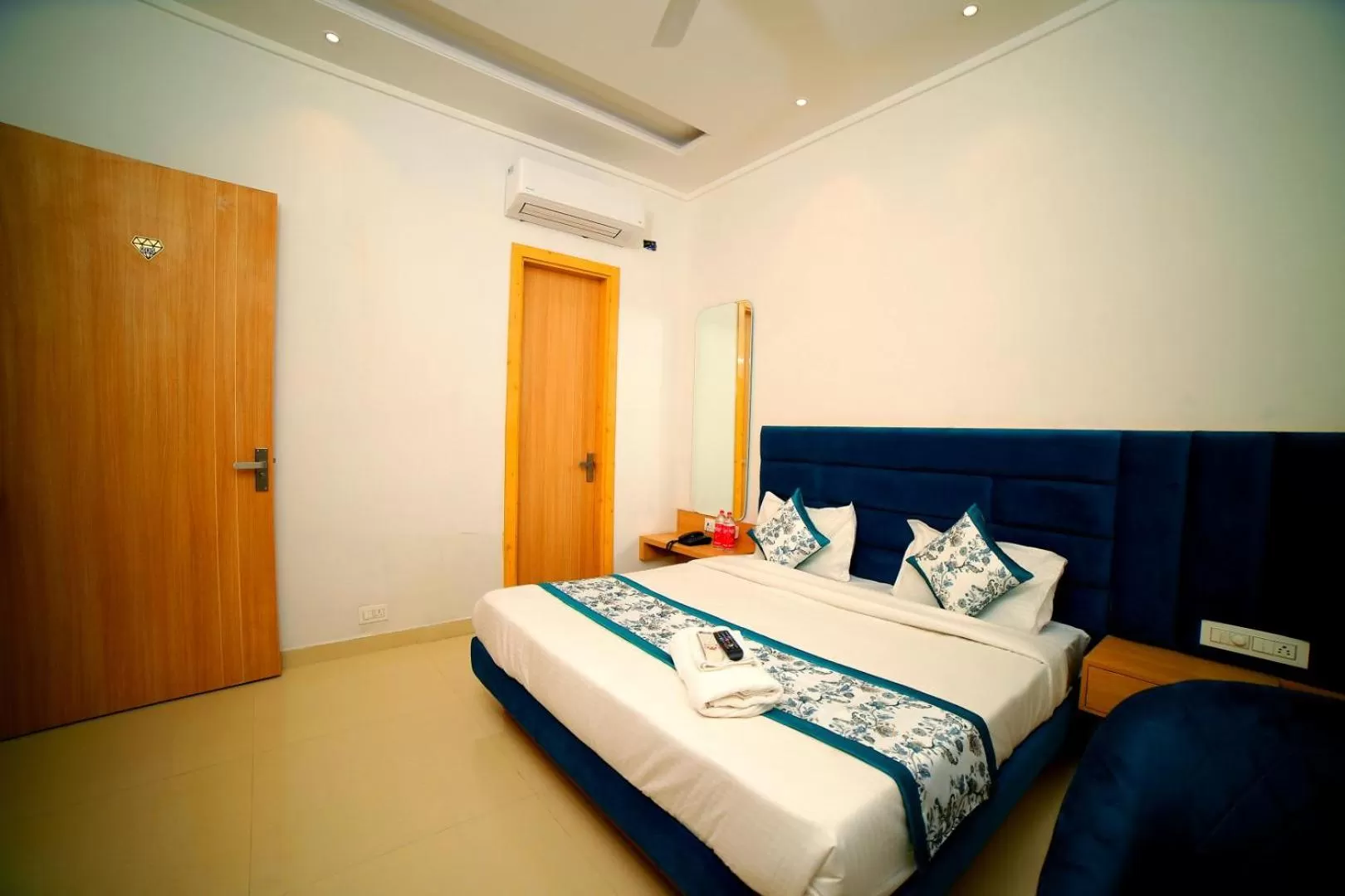 Property building, Bed in Hotel Diamond View