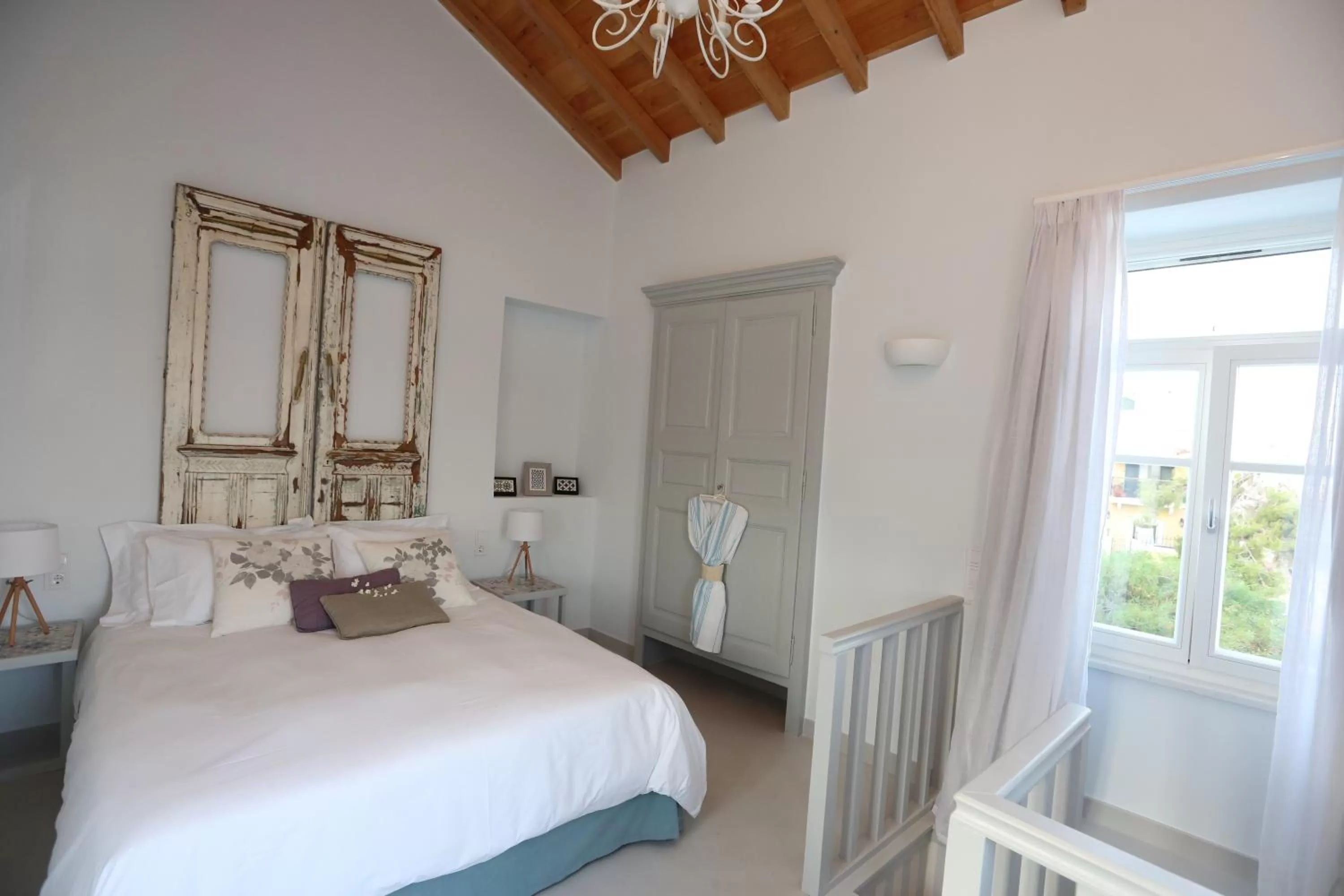 Shower, Bed in 1901 Hermoupolis