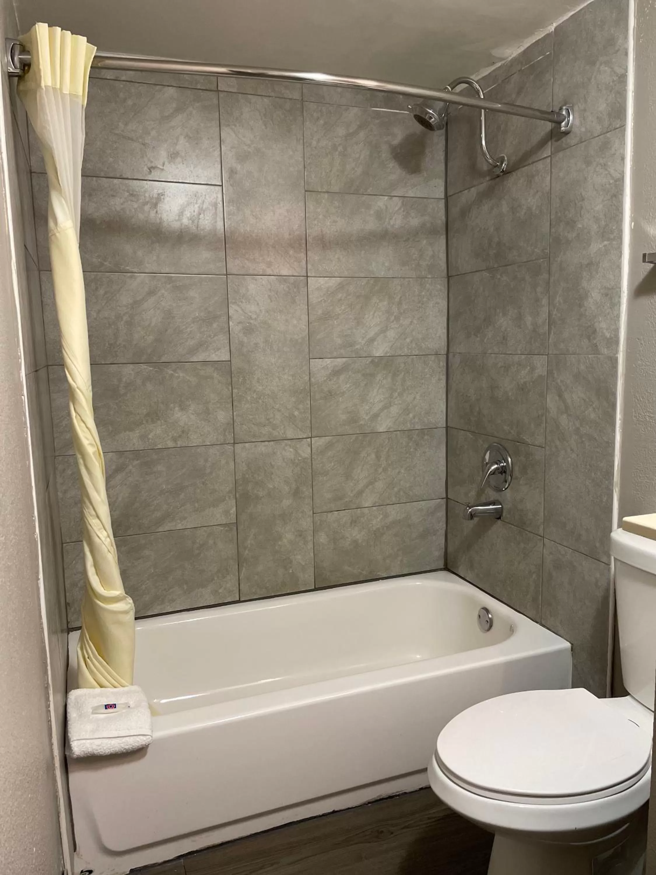 Bathroom in Motel 6 Birmingham, AL - Medical Center - Inverness Hwy 280