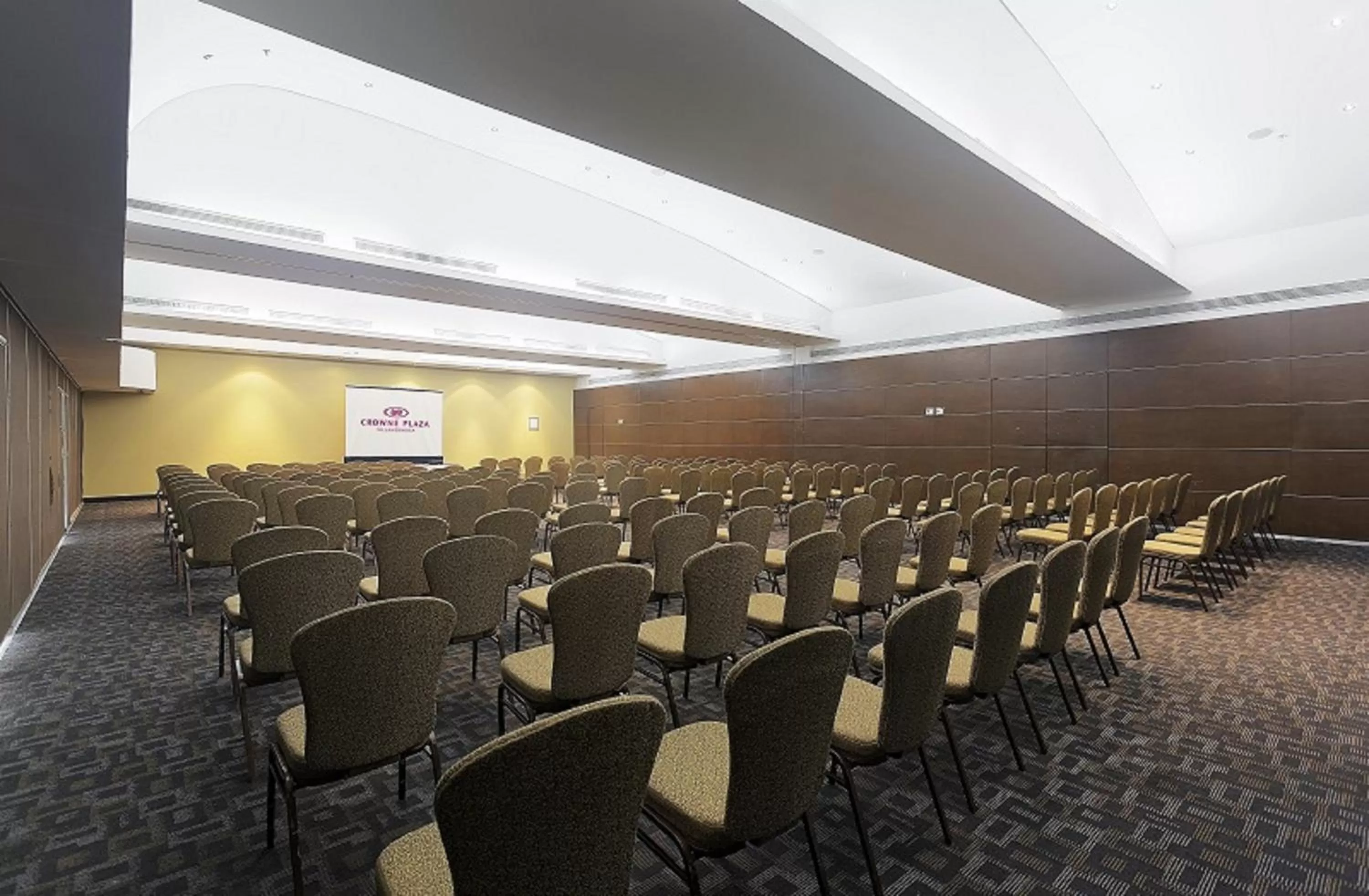 Meeting/conference room in Crowne Plaza Villahermosa by IHG