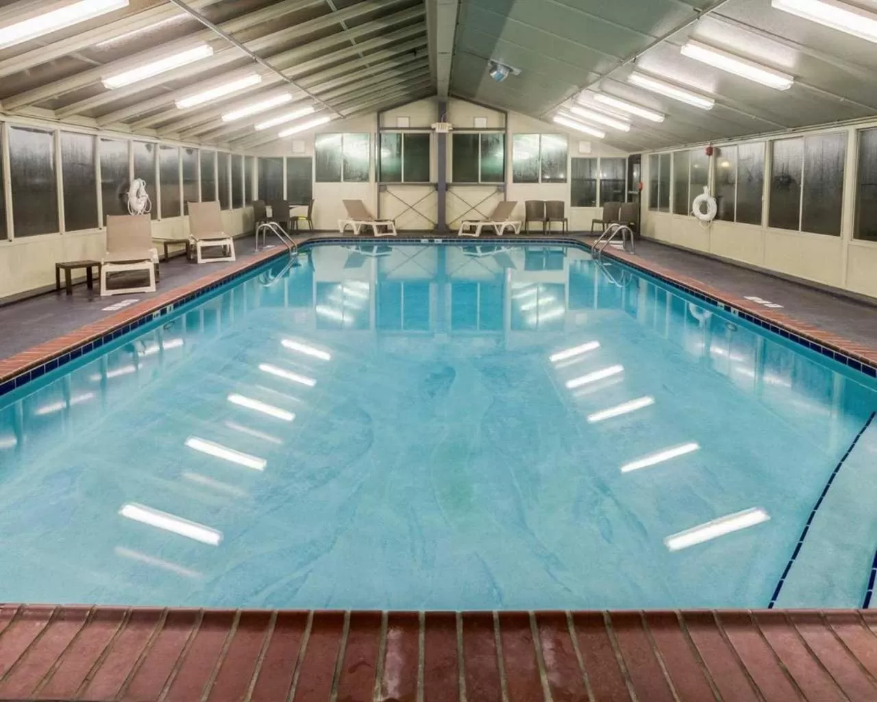 Swimming pool in Comfort Inn Lexington I-75