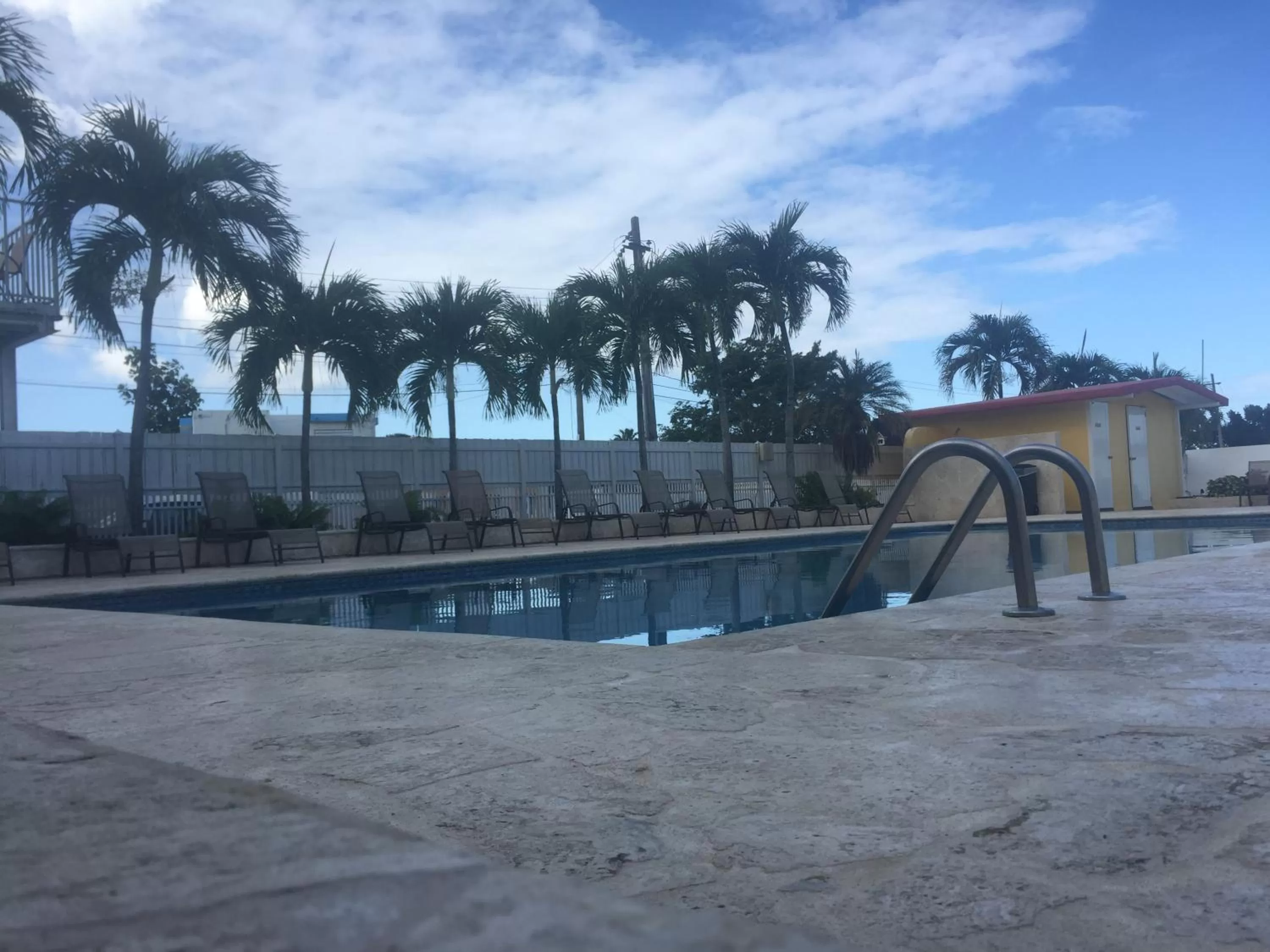 Swimming pool in Arecibo Inn