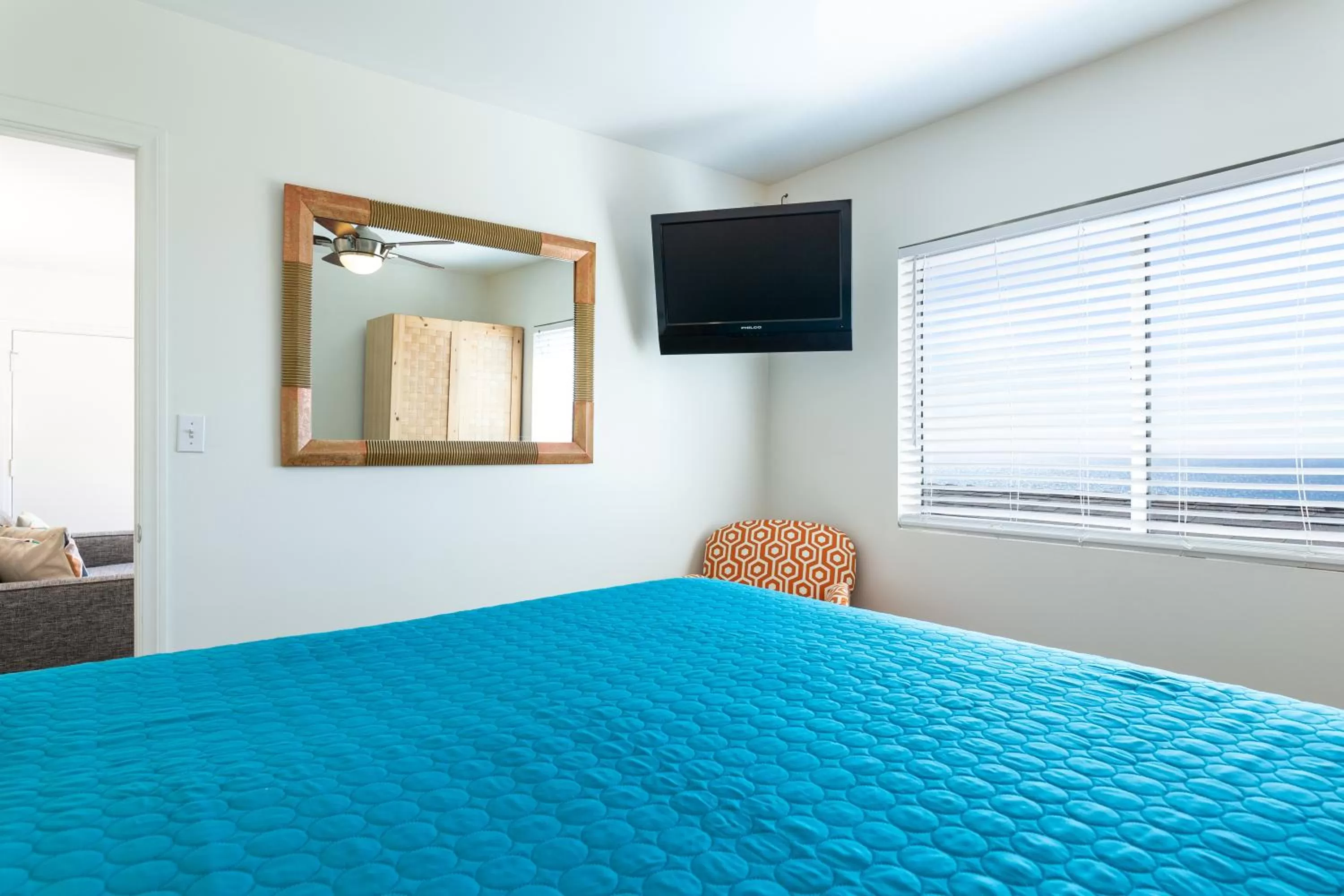 TV and multimedia, Bed in The Sea View Inn At The Beach