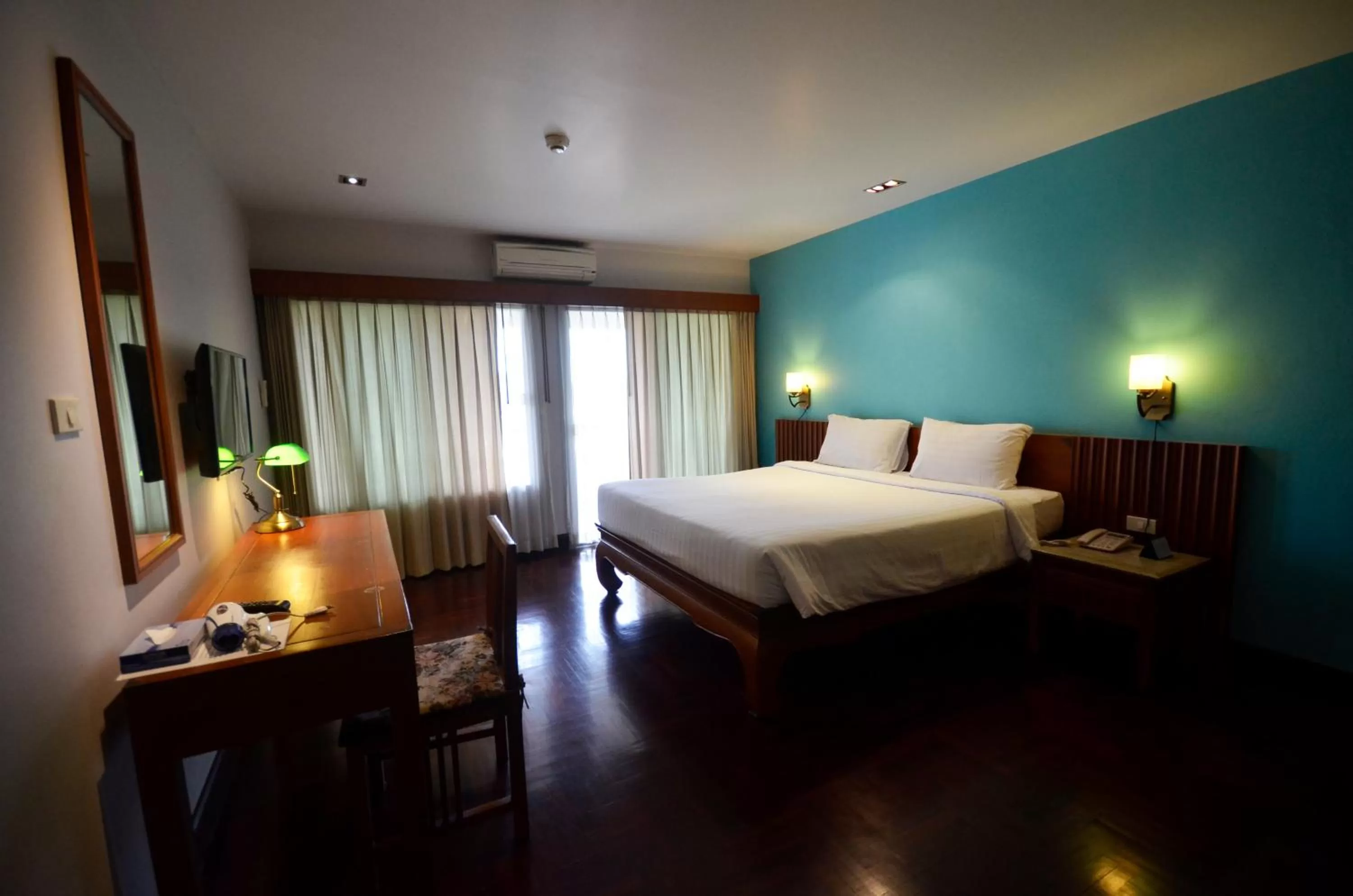 Photo of the whole room, Bed in Sakorn Residence and Hotel