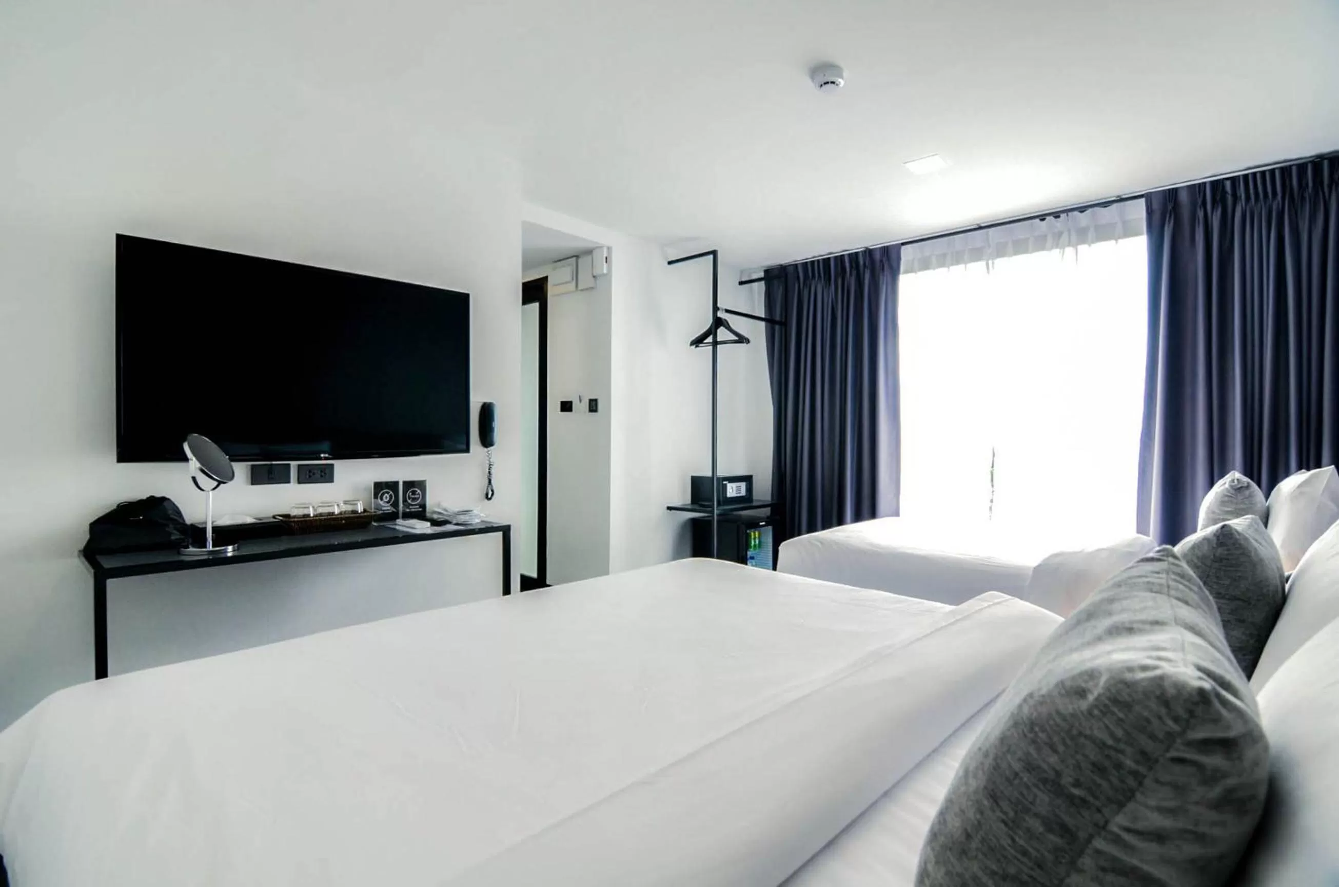 Bedroom, Bed in CREW Hotel