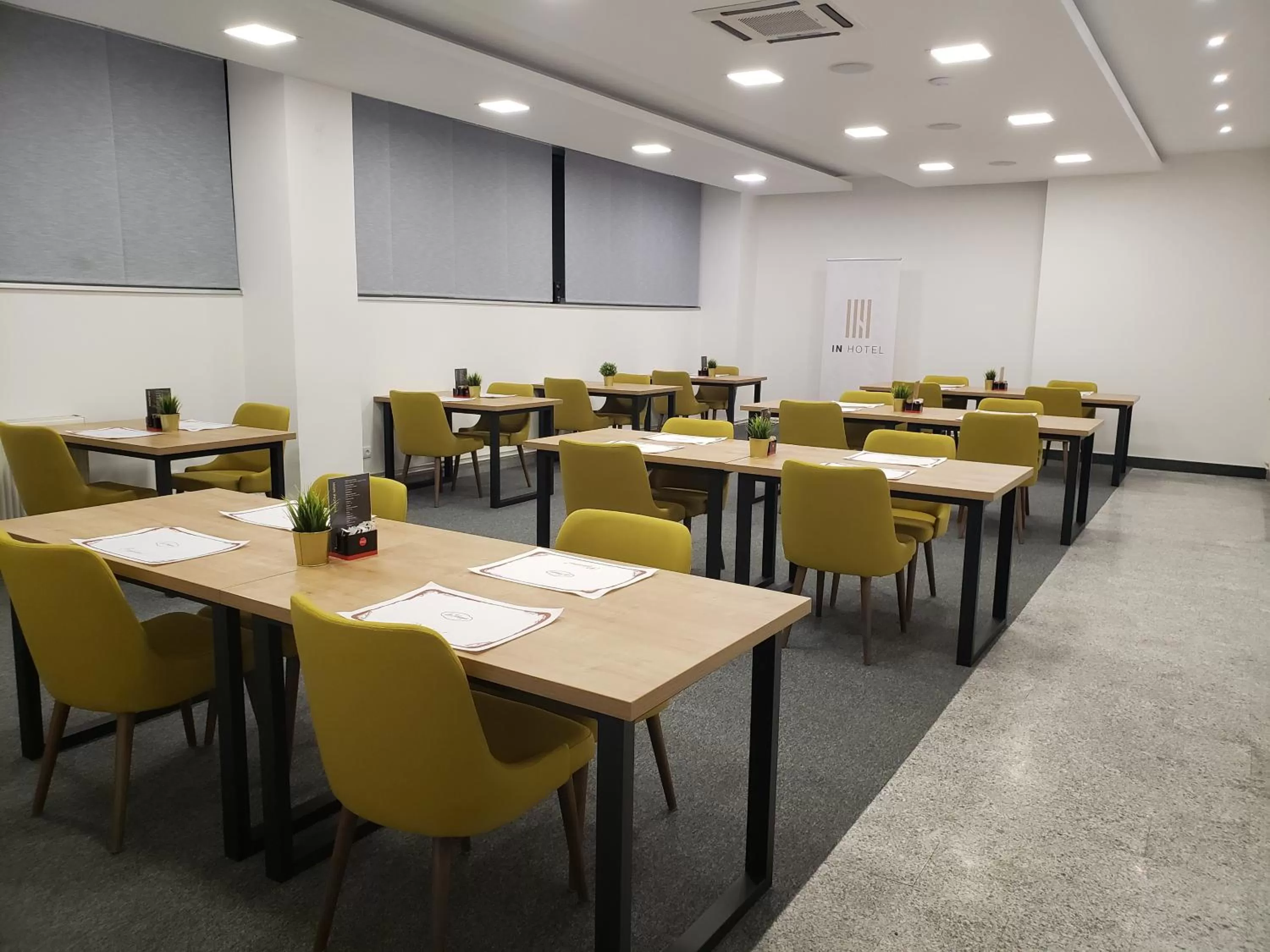 Breakfast in Hotel IN