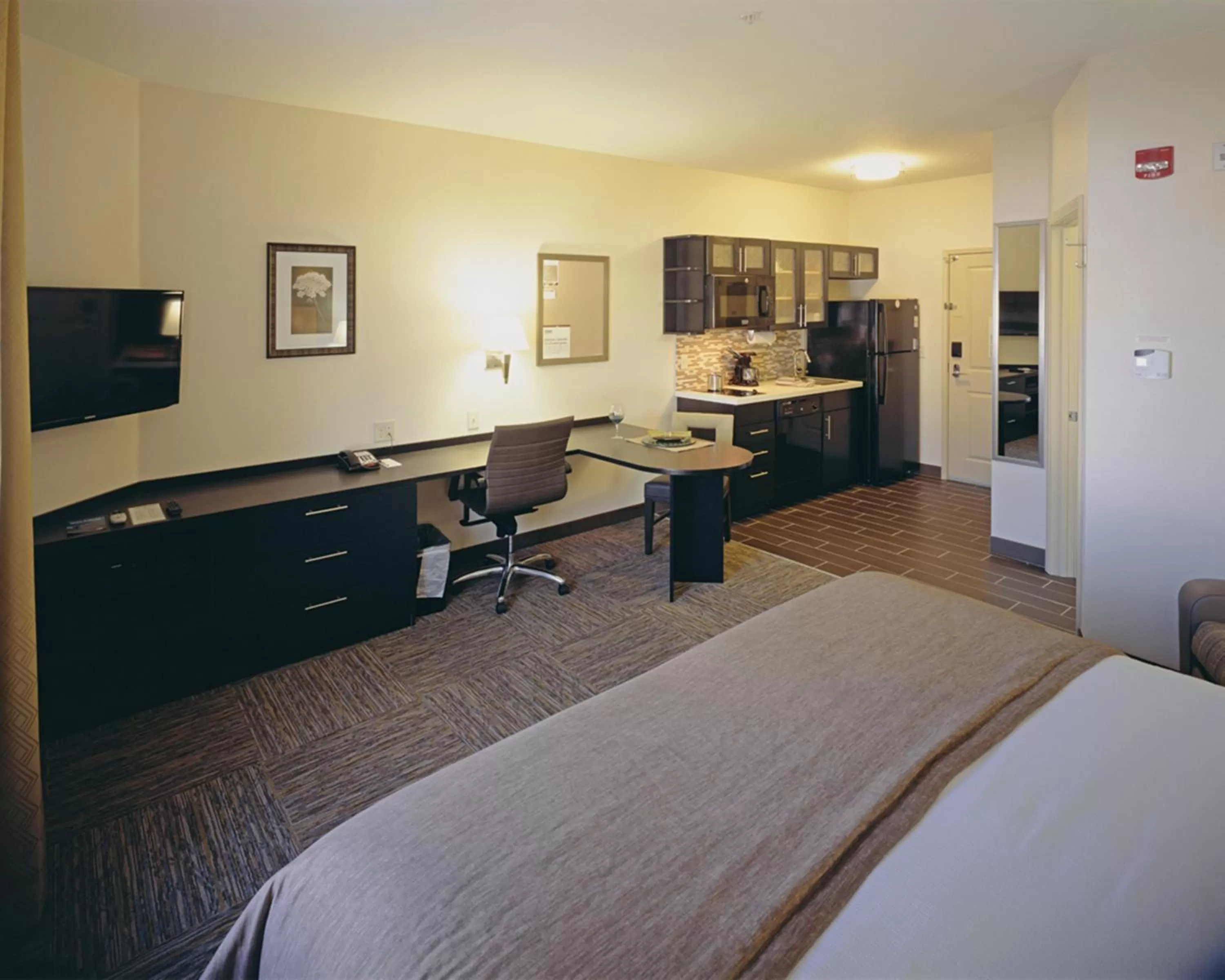 Photo of the whole room, Bed in Candlewood Suites Fort Collins by IHG